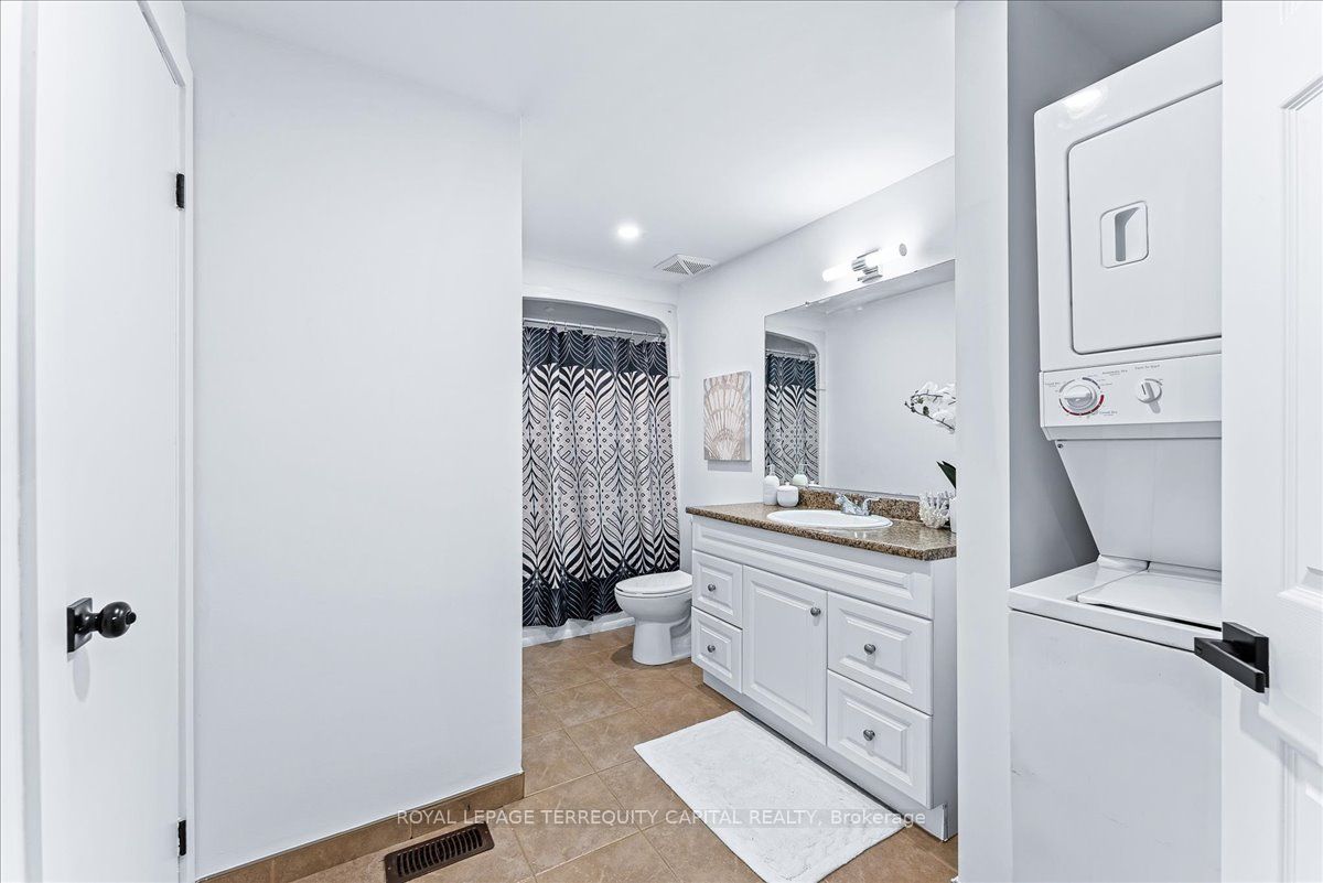118 Shakespeare Crescent Upper Property Photo 18