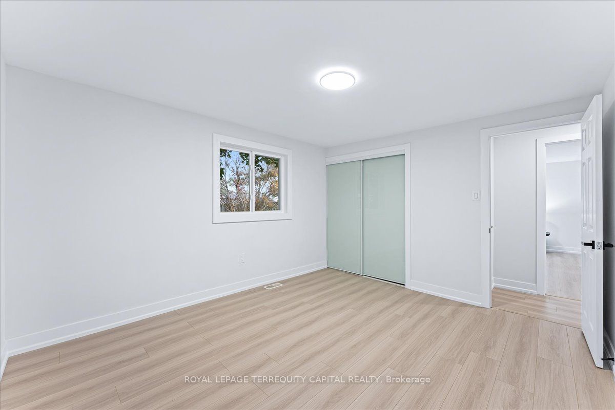 118 Shakespeare Crescent Upper Property Photo 24
