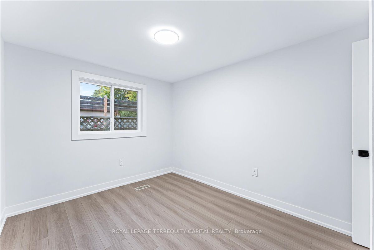 118 Shakespeare Crescent Upper Property Photo 26