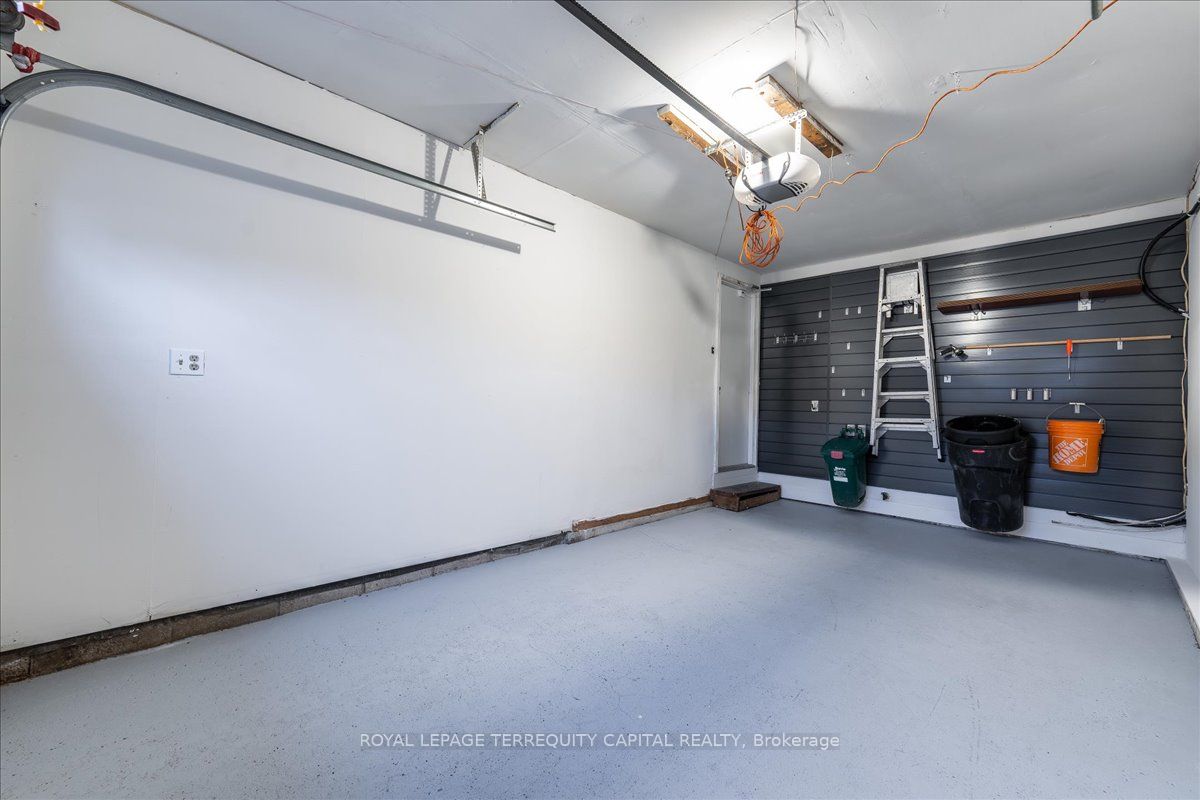 118 Shakespeare Crescent Upper Property Photo 33