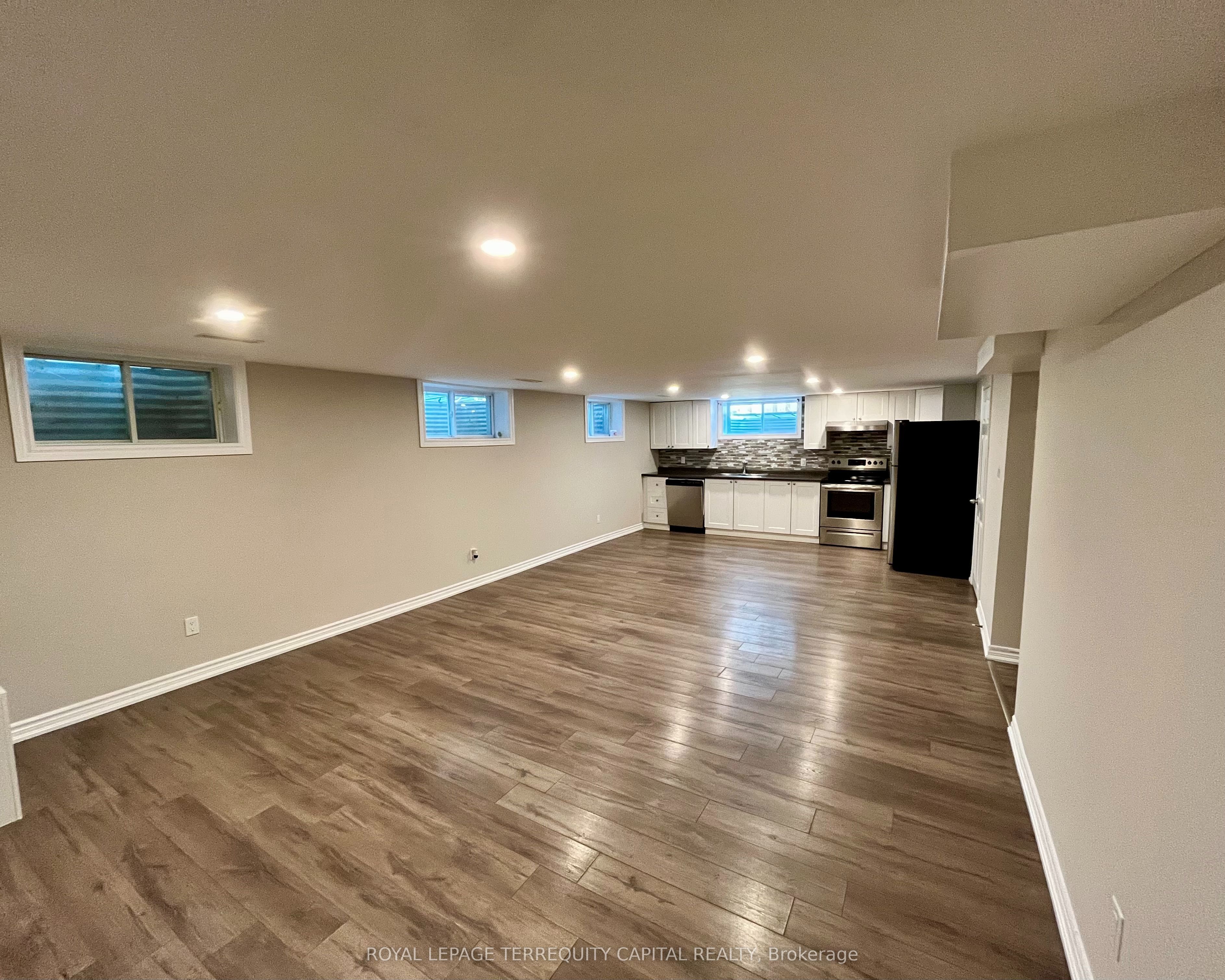 118 Shakespeare Crescent Upper Property Photo 37