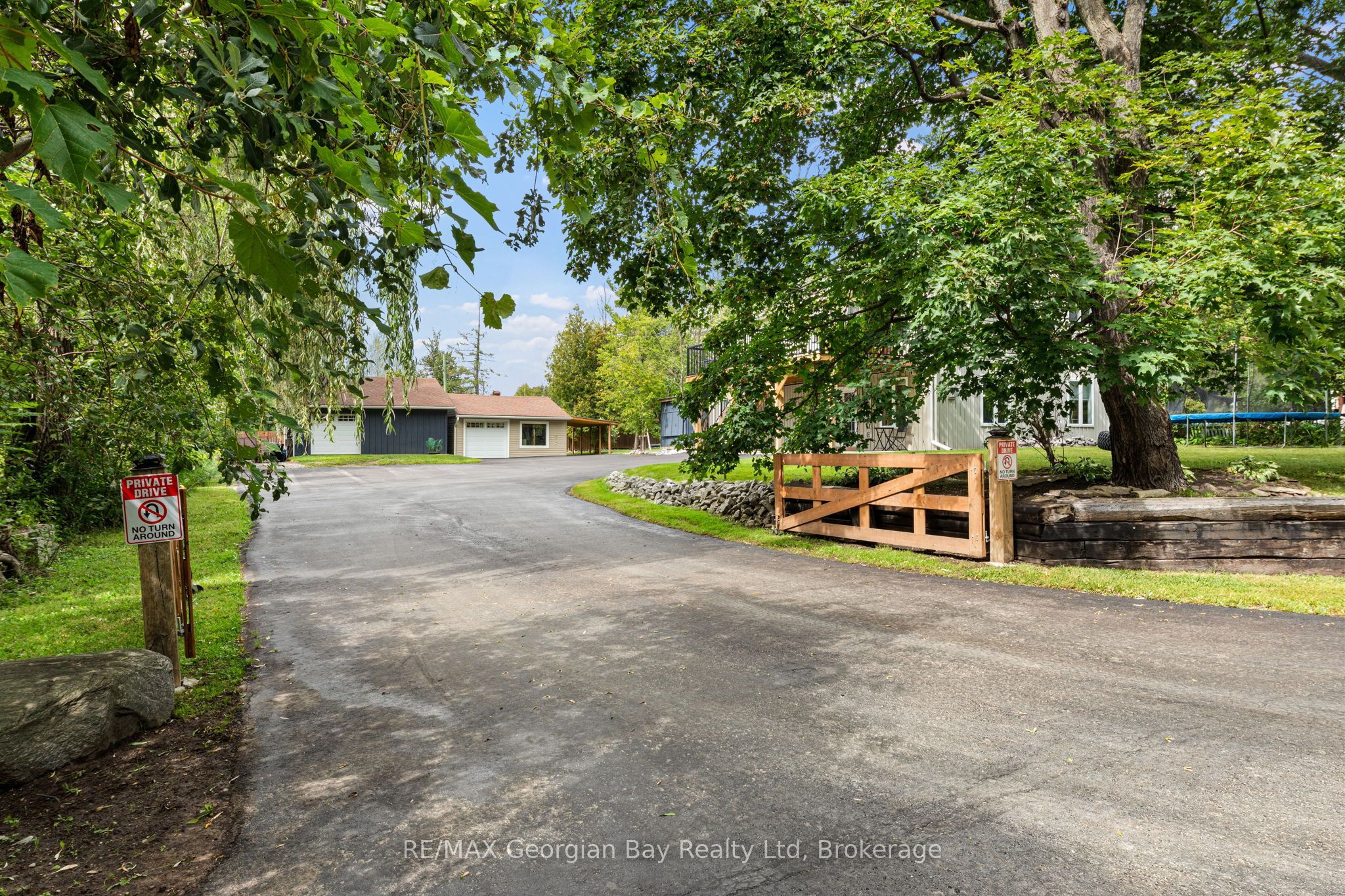 2384 Whetham Road Property Photo 2