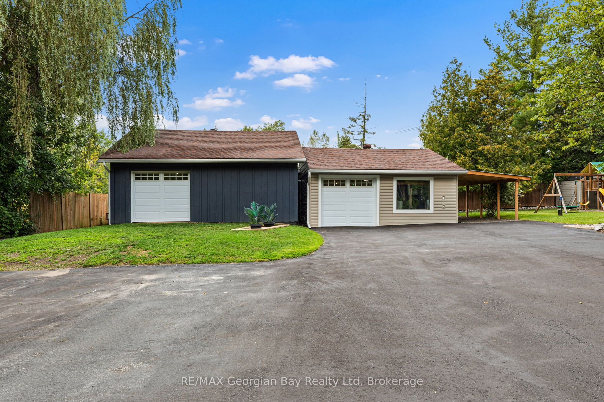 2384 Whetham Road Property Photo 3