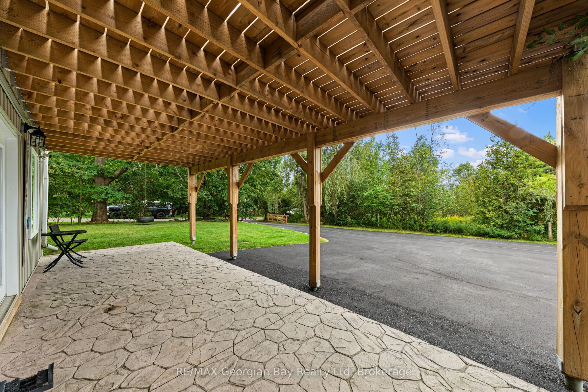 2384 Whetham Road Property Photo 8