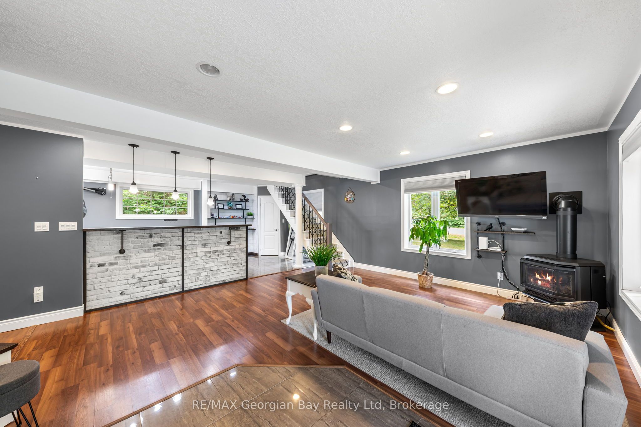 2384 Whetham Road Property Photo 10