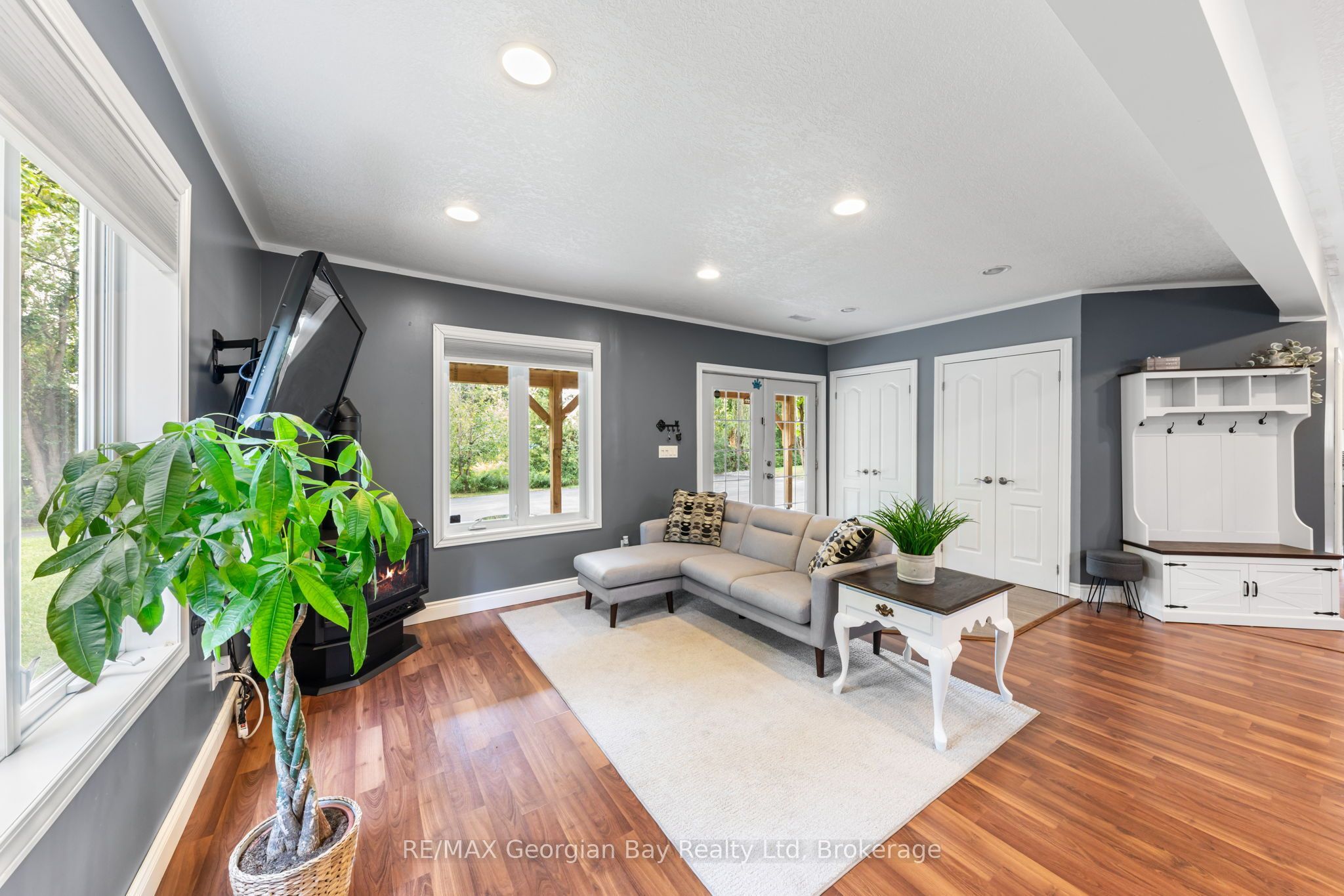 2384 Whetham Road Property Photo 11