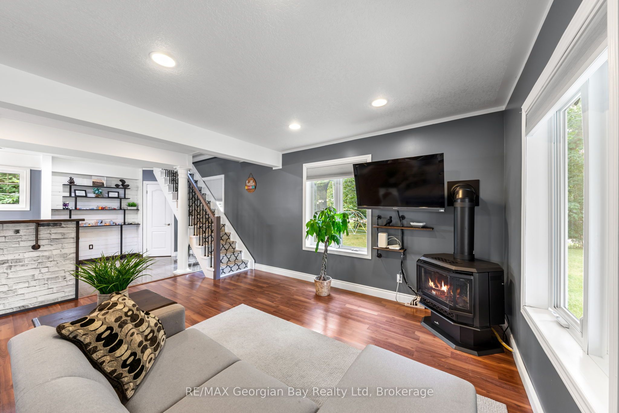 2384 Whetham Road Property Photo 13