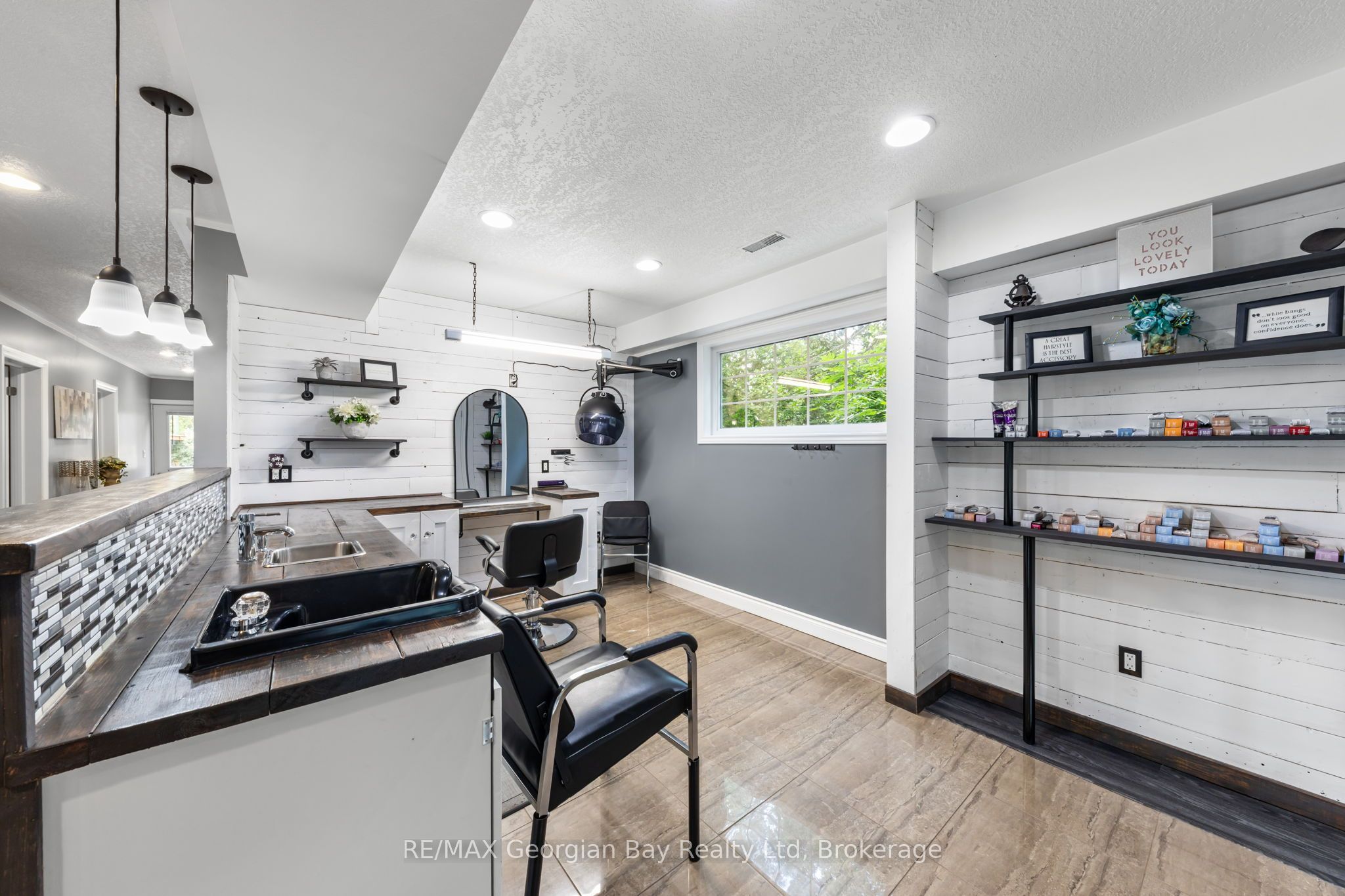 2384 Whetham Road Property Photo 14