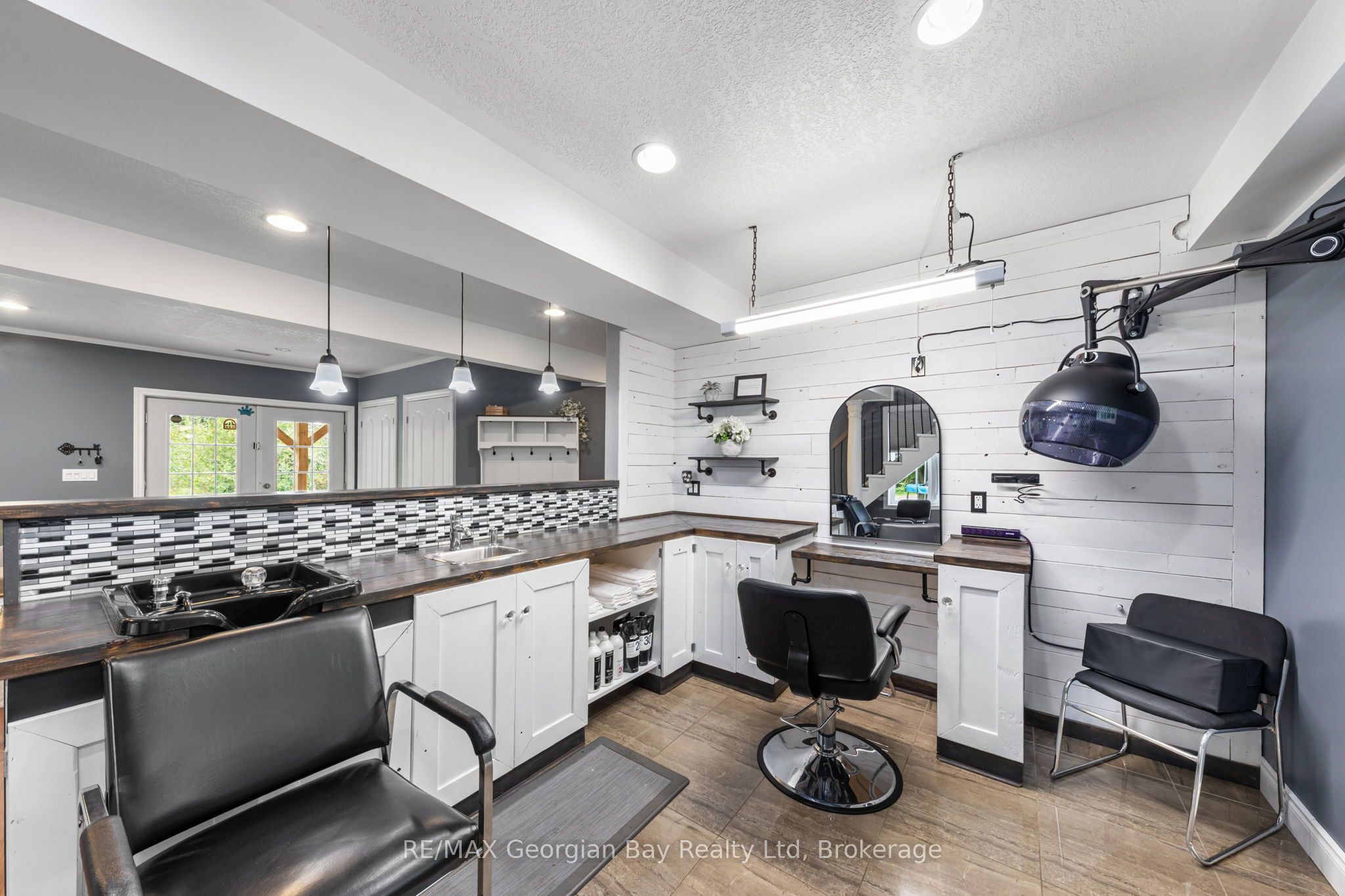 2384 Whetham Road Property Photo 15