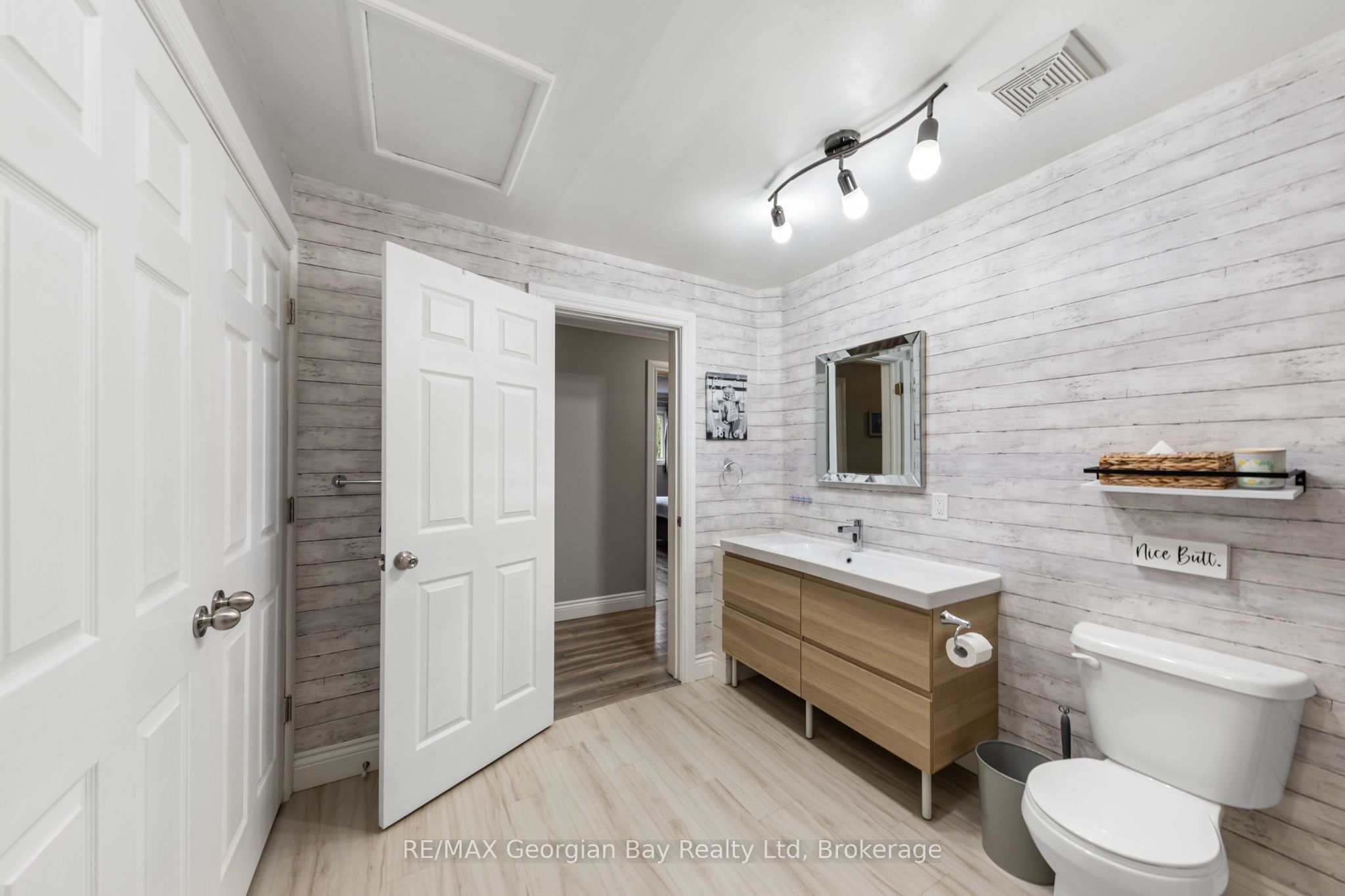 2384 Whetham Road Property Photo 30