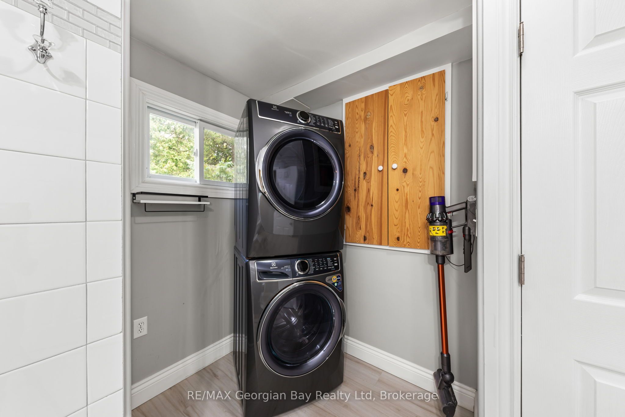 2384 Whetham Road Property Photo 32