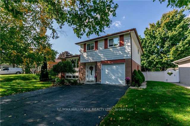 8 Meadowland Avenue Upper Unit Property Photo 1