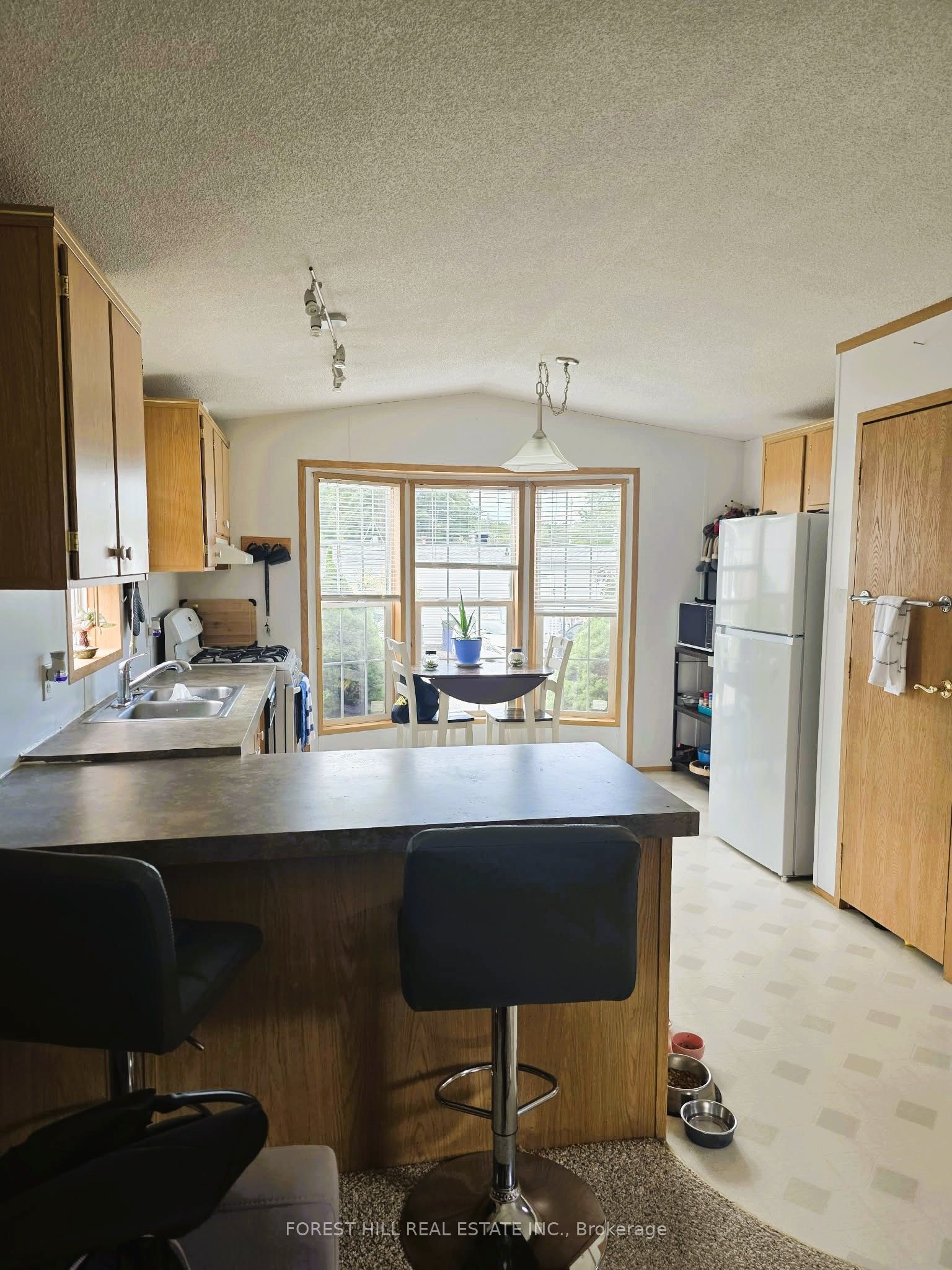4105 Spruce Road Property Photo 6