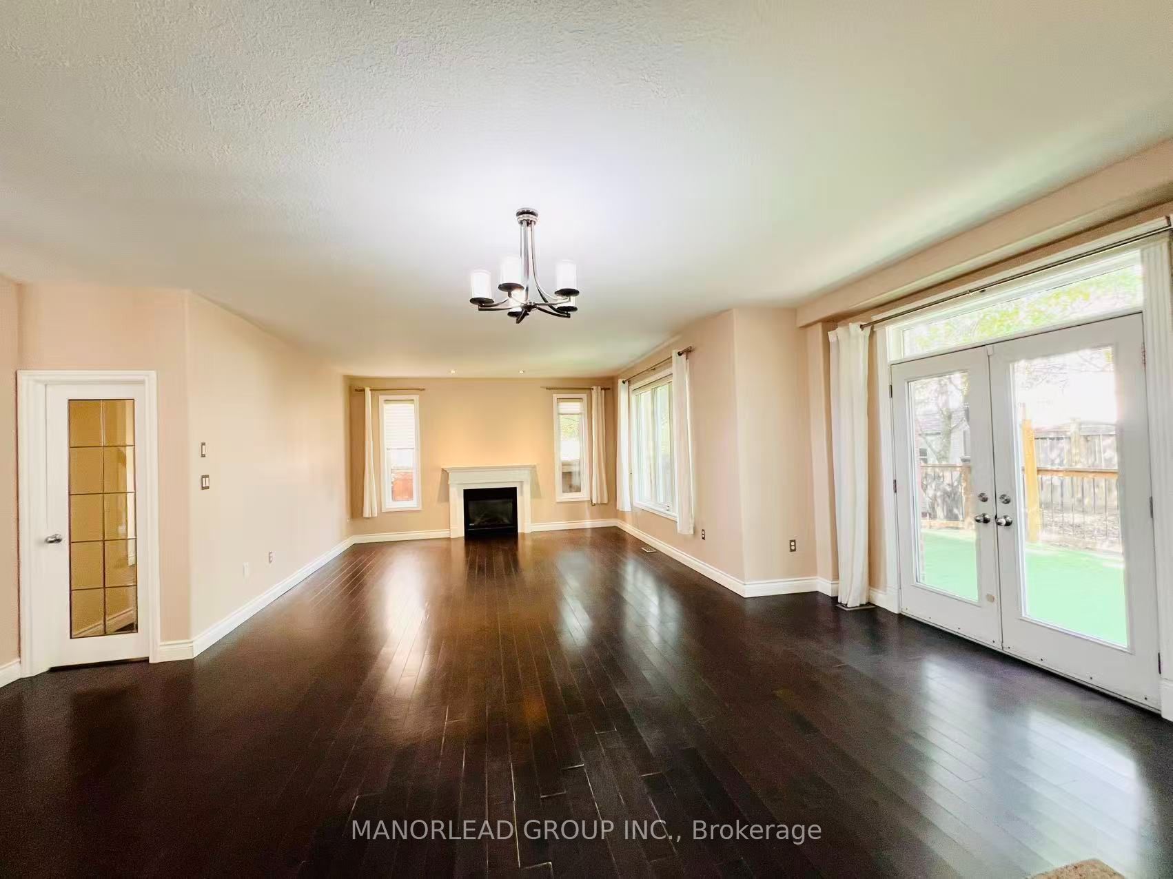 42 Parisian Crescent Property Photo 5