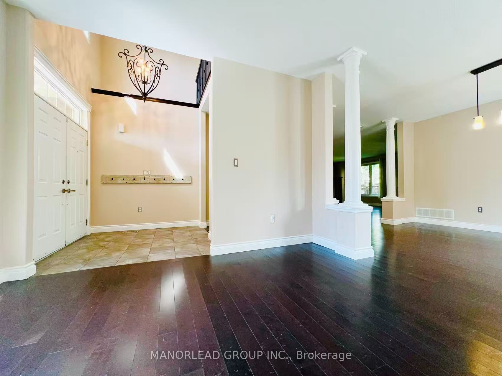 42 Parisian Crescent Property Photo 6