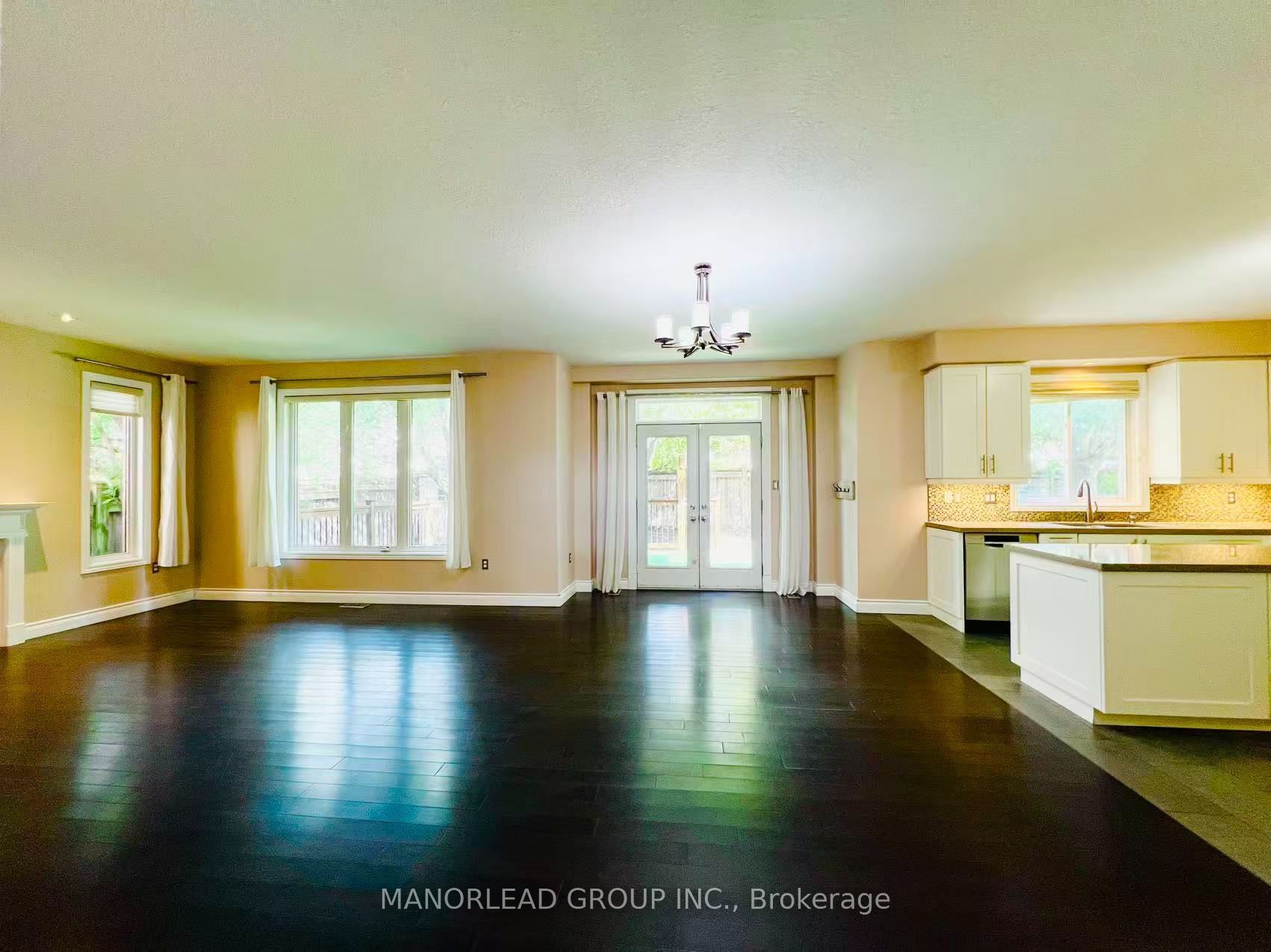 42 Parisian Crescent Property Photo 7