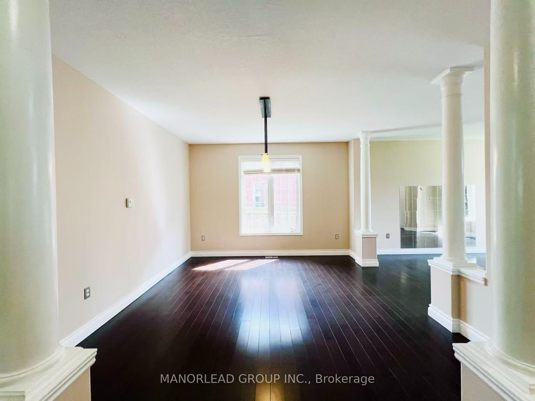 42 Parisian Crescent Property Photo 8