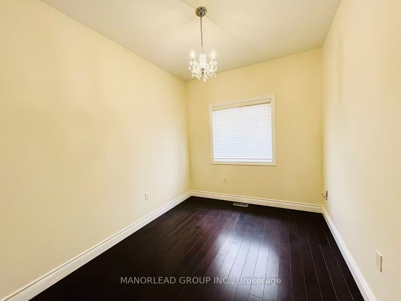 42 Parisian Crescent Property Photo 10