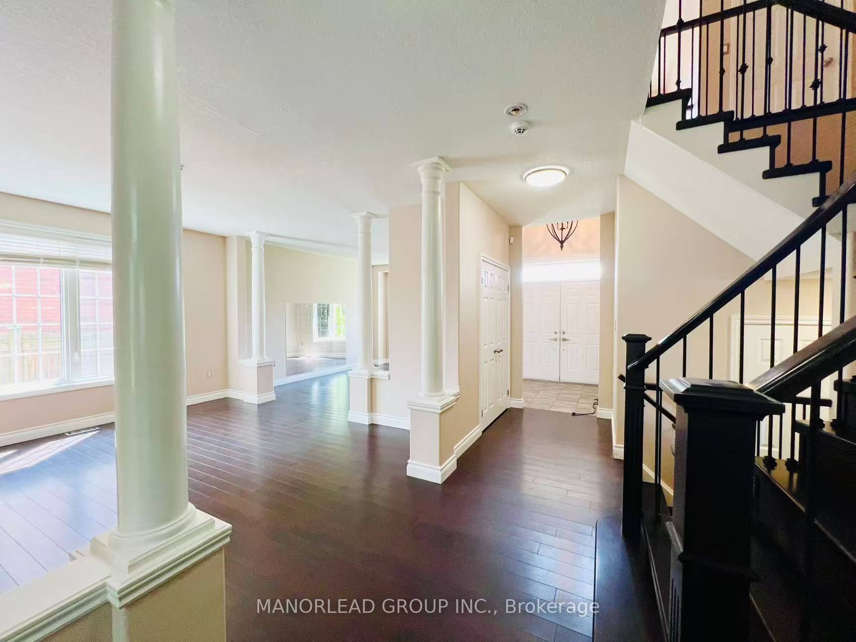 42 Parisian Crescent Property Photo 11