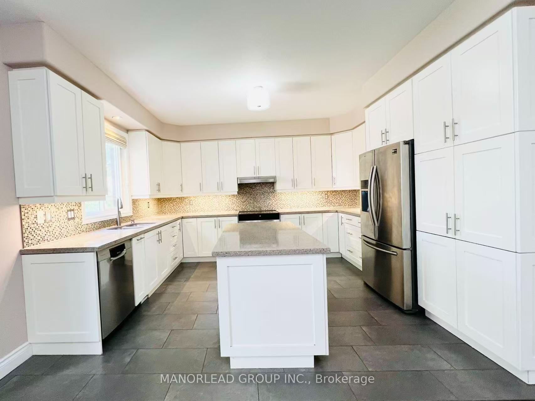 42 Parisian Crescent Property Photo 12