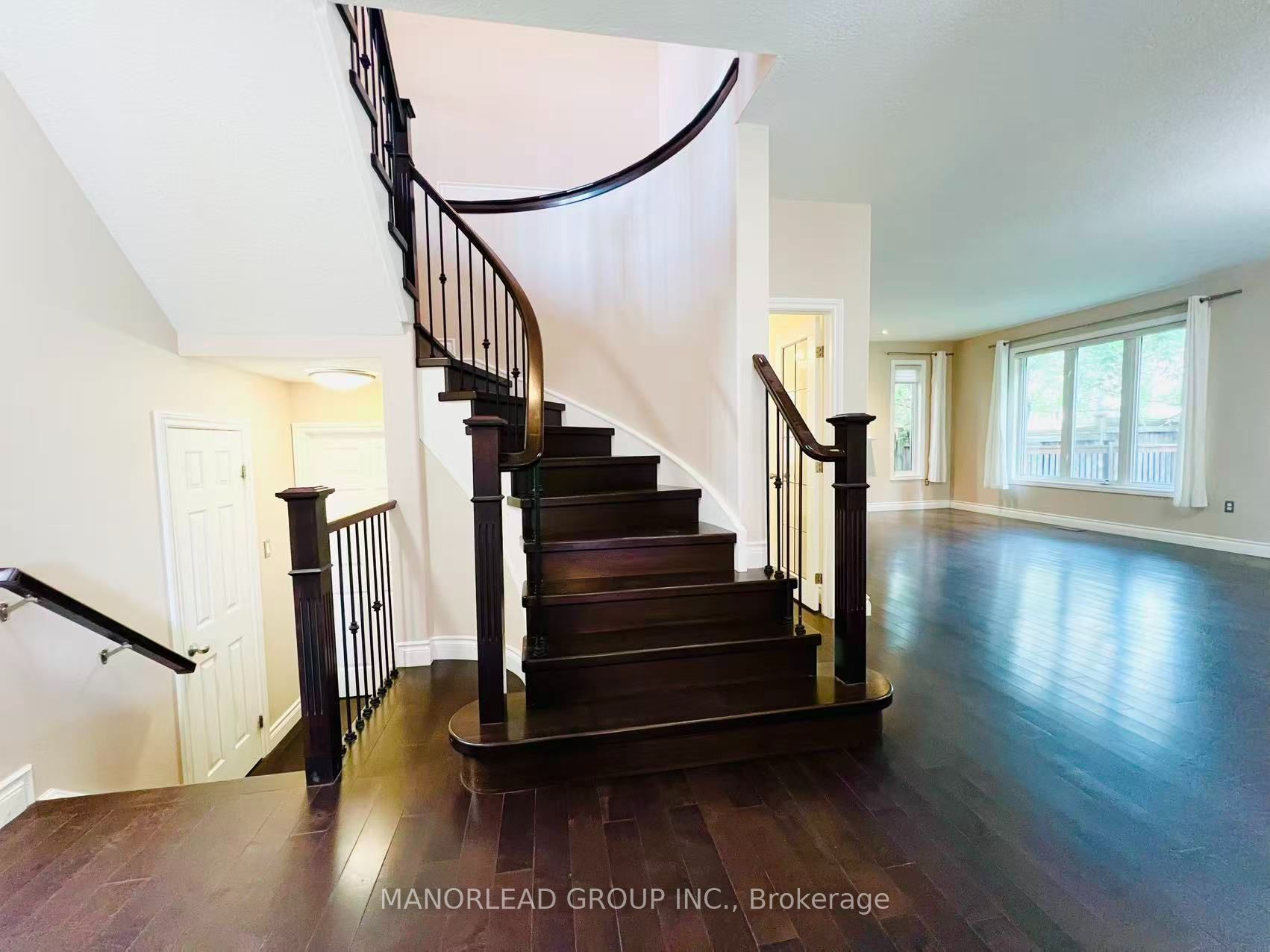 42 Parisian Crescent Property Photo 13