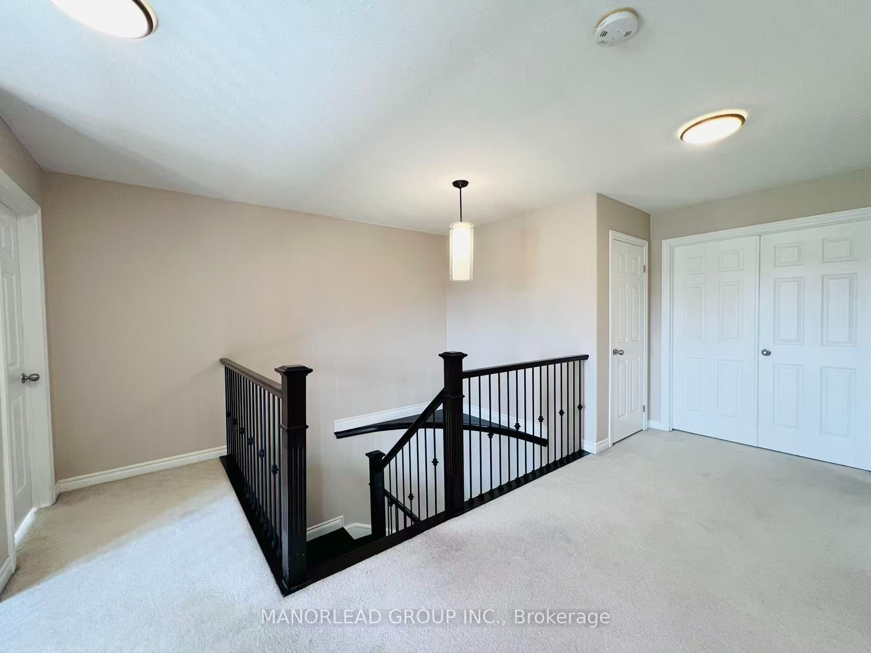 42 Parisian Crescent Property Photo 16