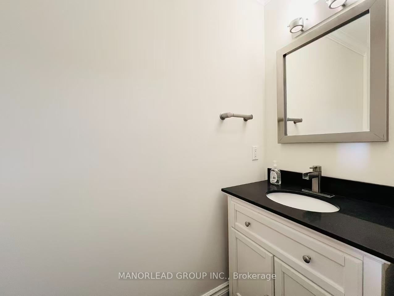 42 Parisian Crescent Property Photo 23