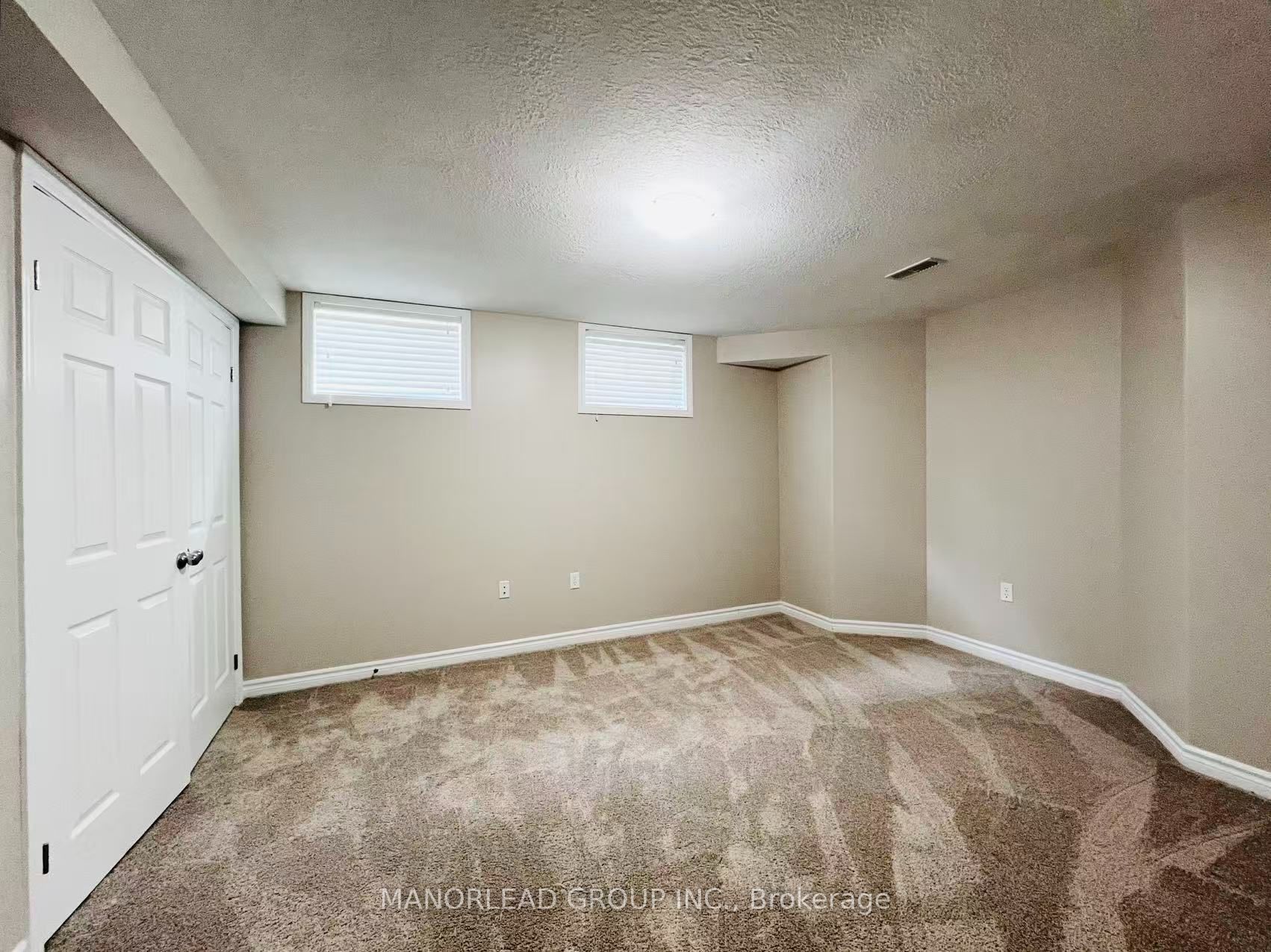 42 Parisian Crescent Property Photo 28
