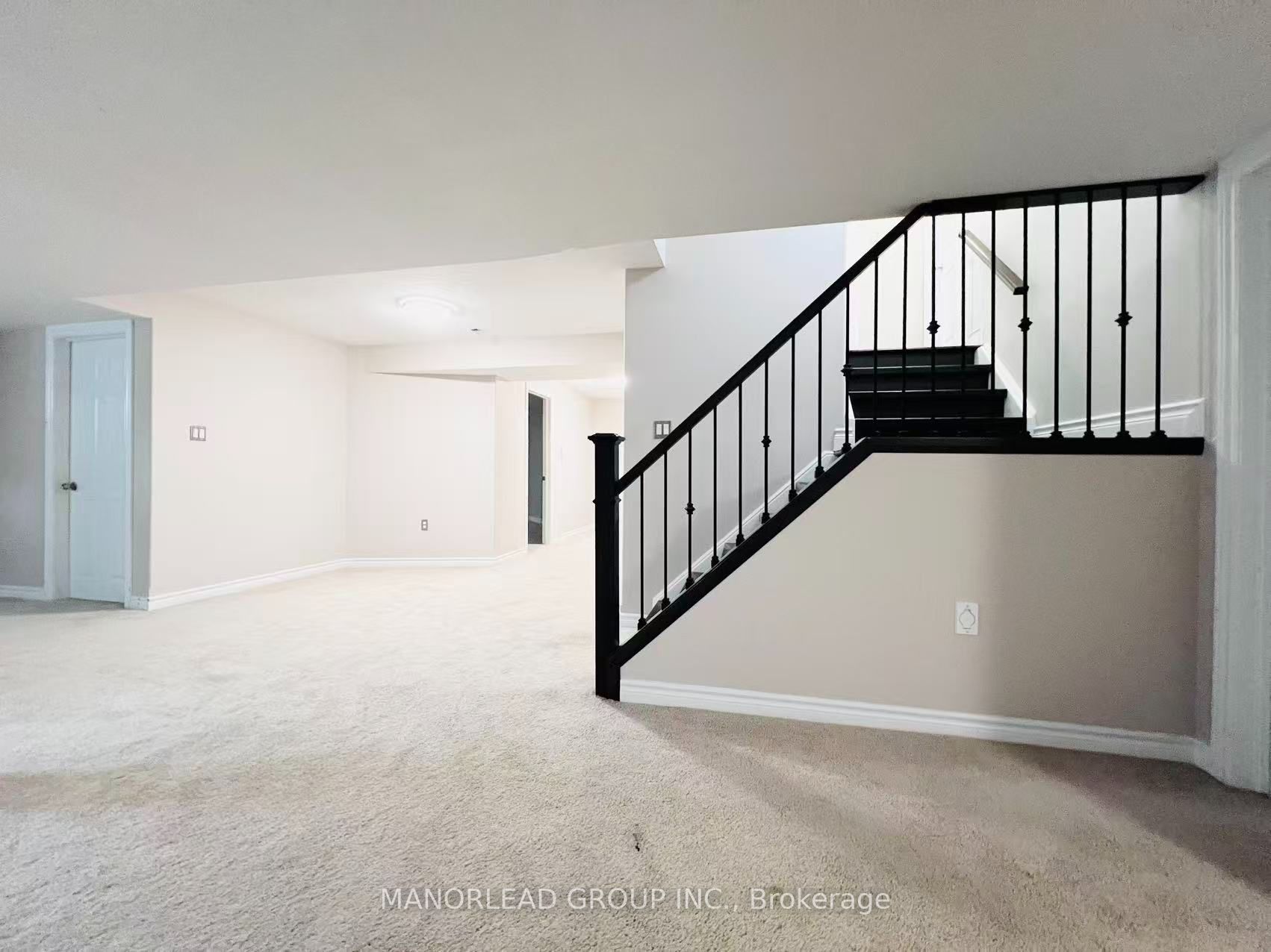 42 Parisian Crescent Property Photo 31