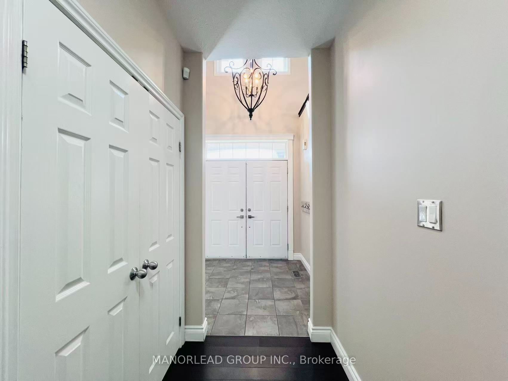 42 Parisian Crescent Property Photo 32