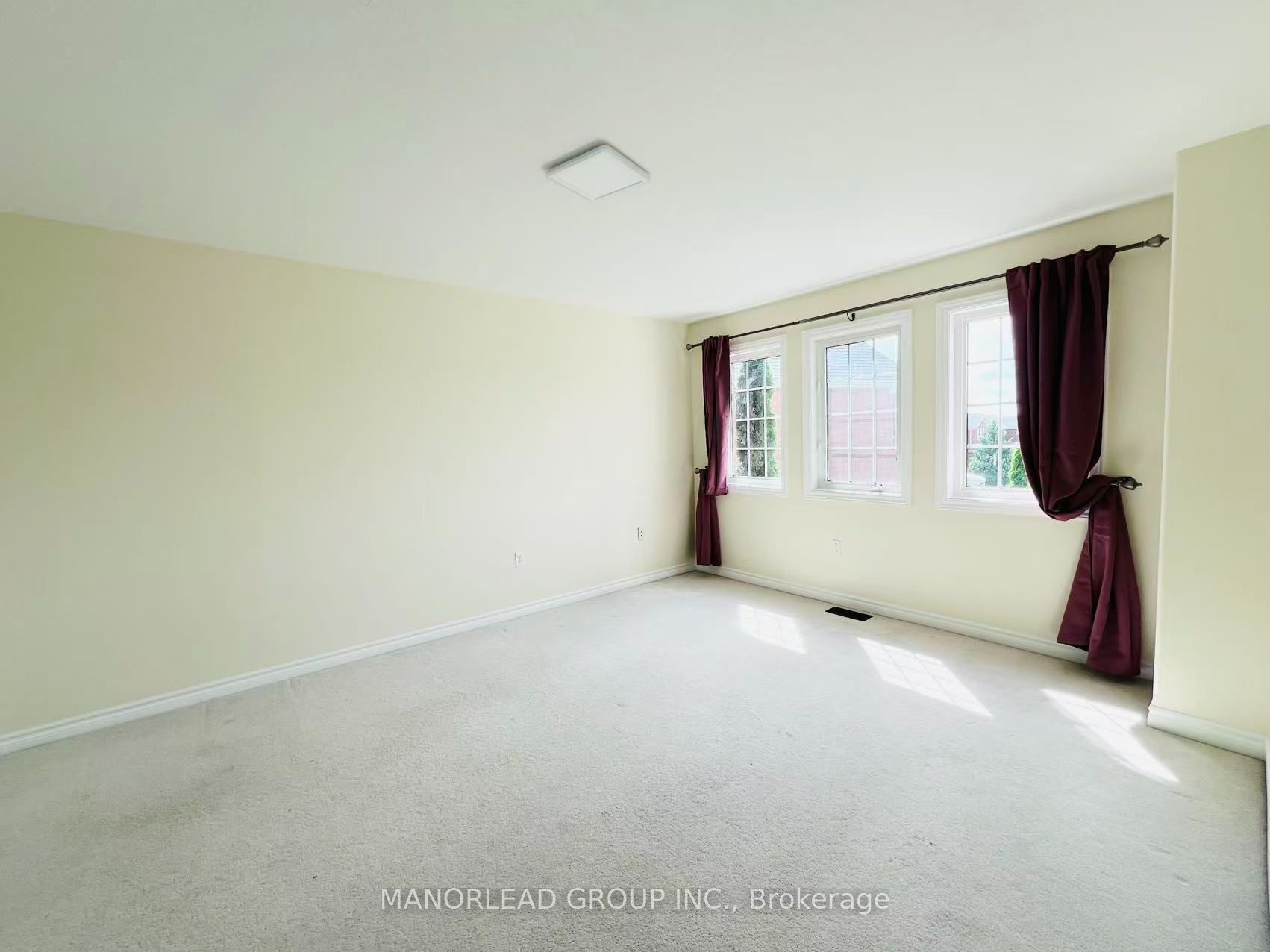 42 Parisian Crescent Property Photo 37