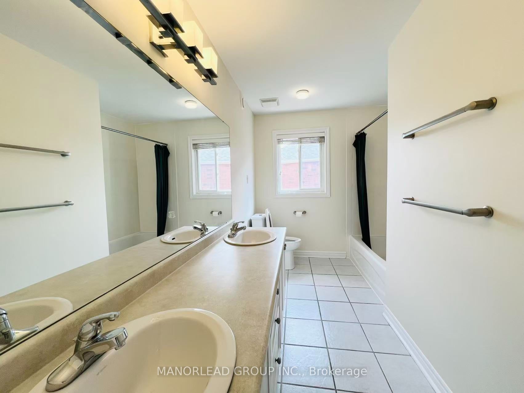42 Parisian Crescent Property Photo 39