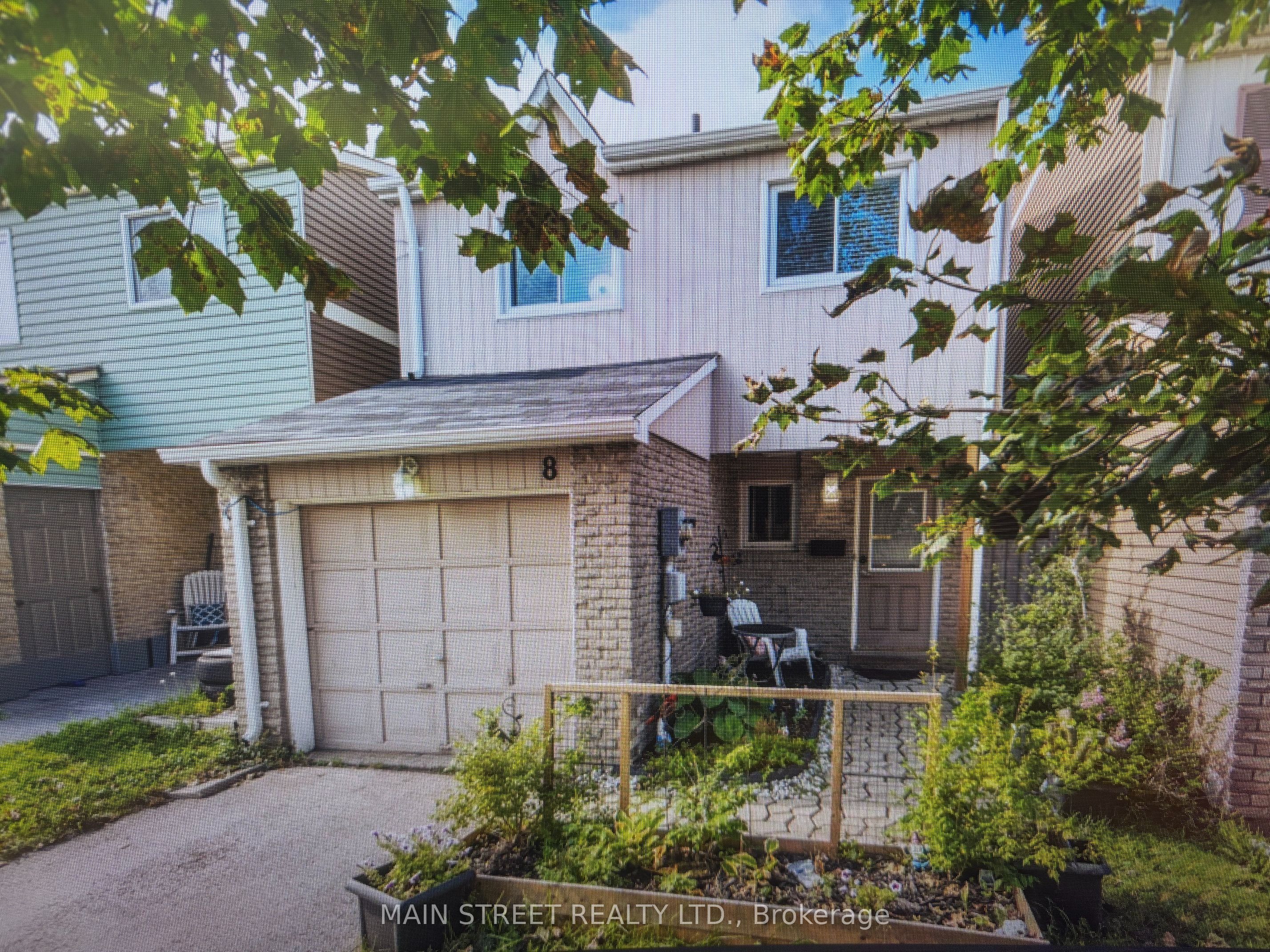 8 Robin Court Property Photo 1