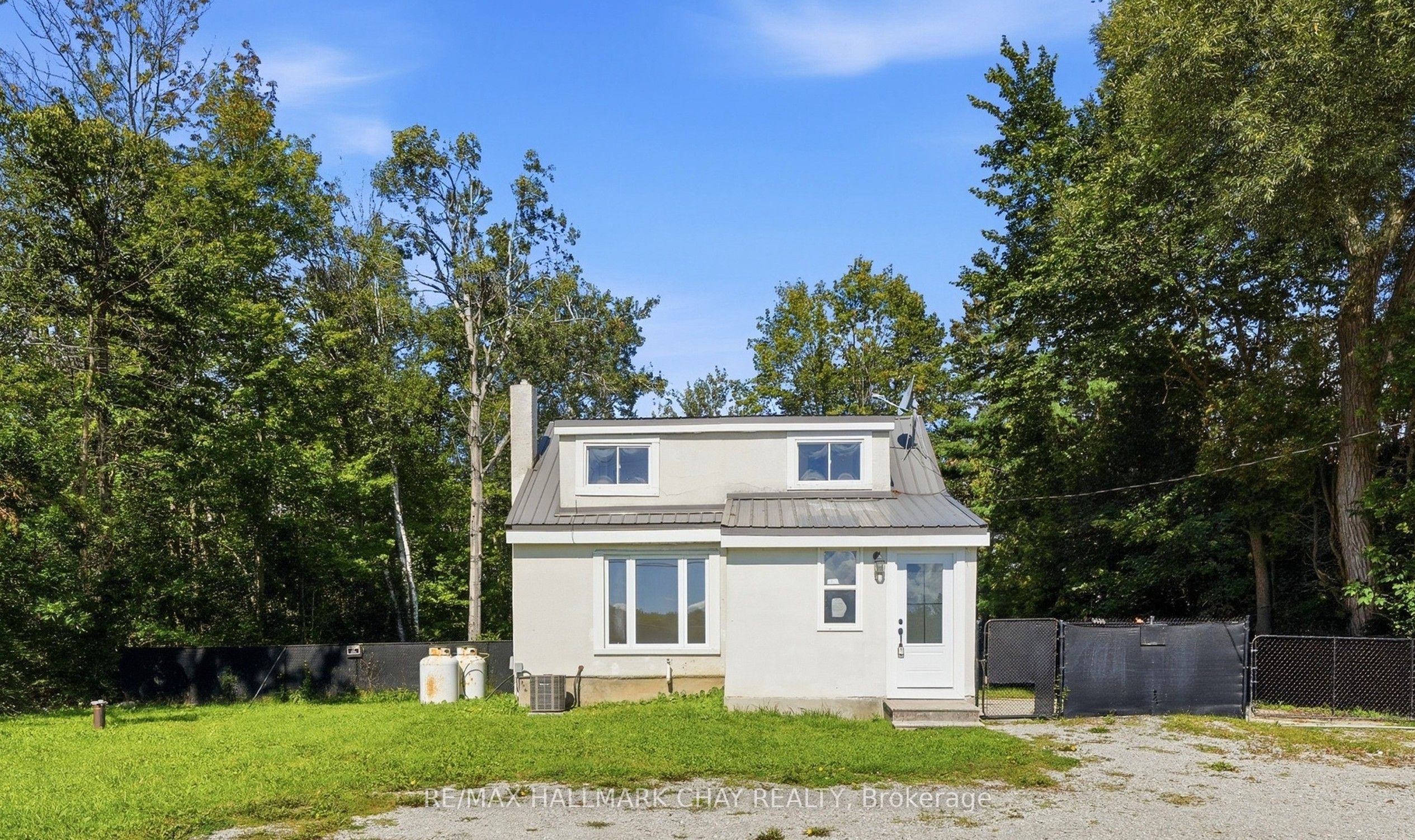 8410 11 Highway Property Photo 1