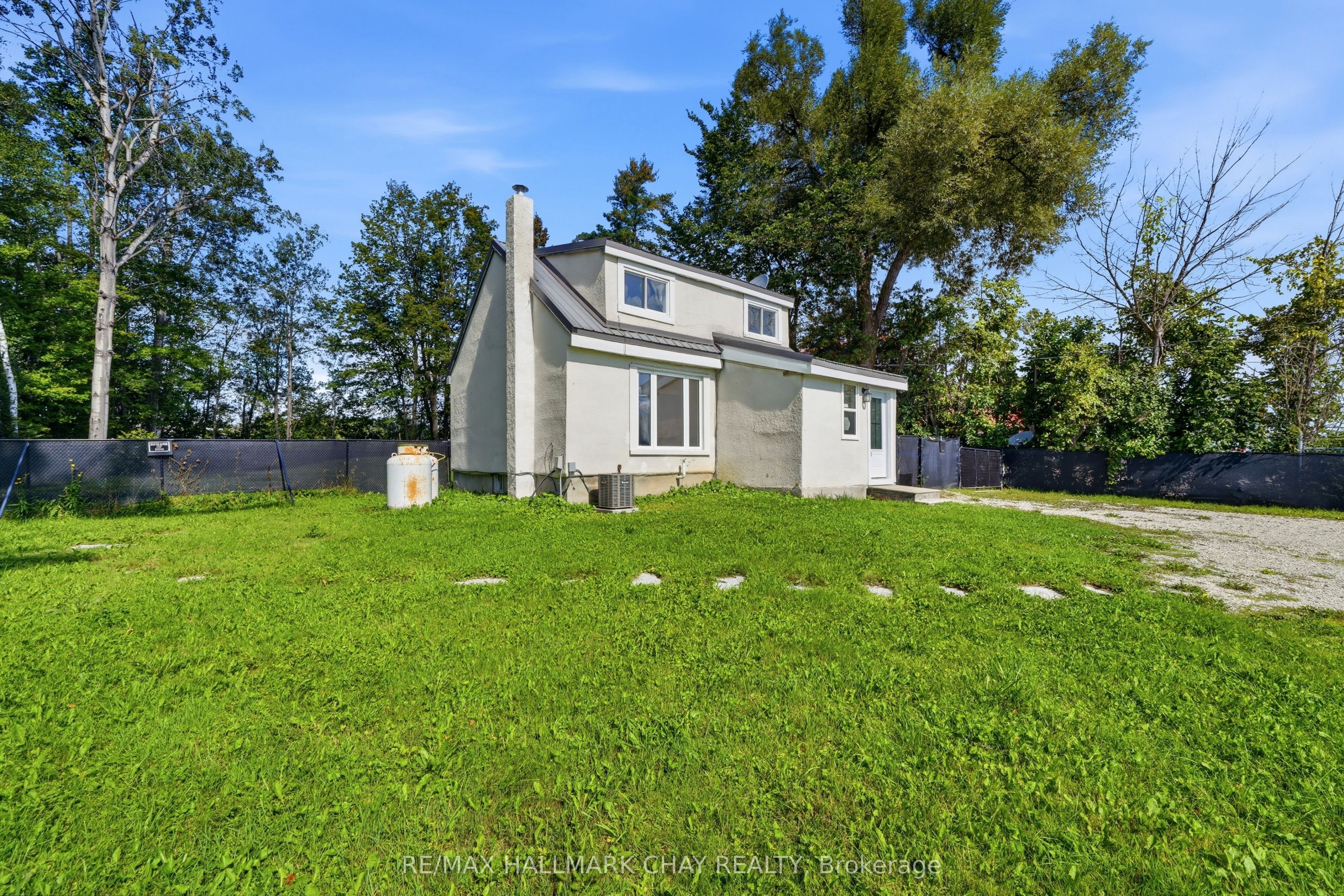 8410 11 Highway Property Photo 3