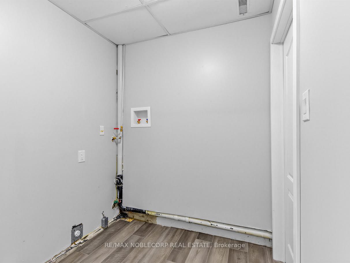 59 Scott Crescent Lower Property Photo 5