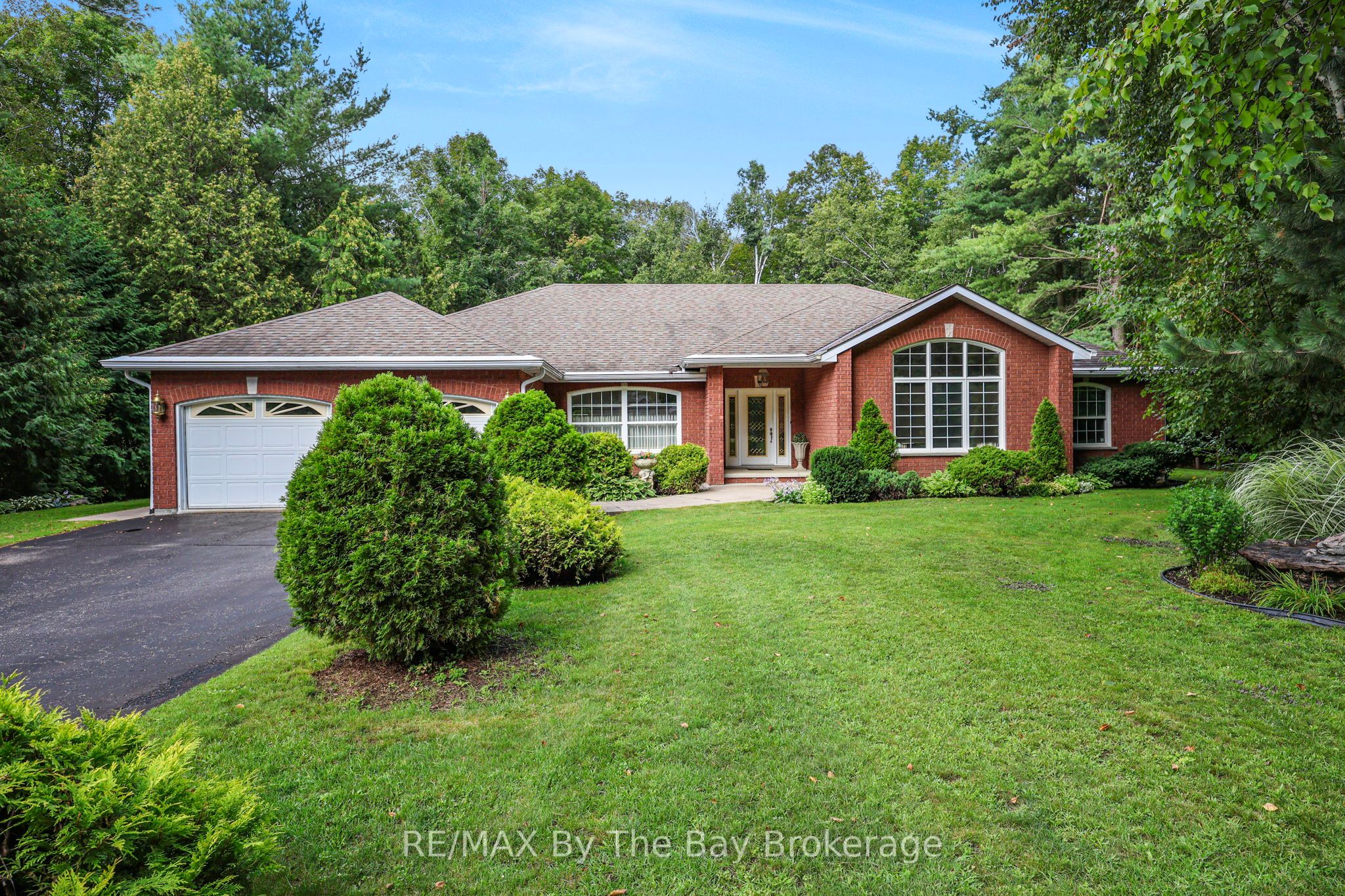 90 Goldfinch Crescent Property Photo 1