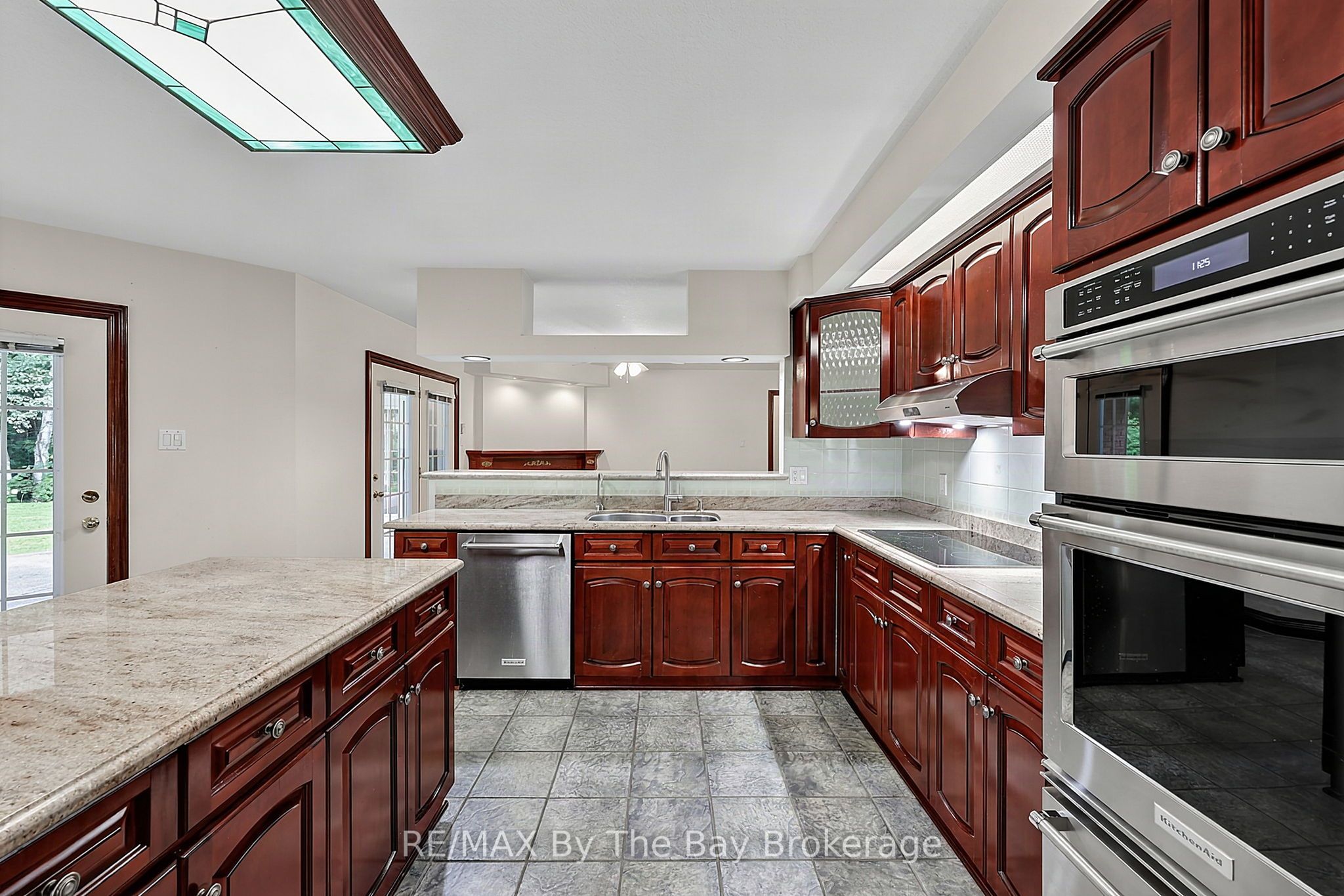 90 Goldfinch Crescent Property Photo 7