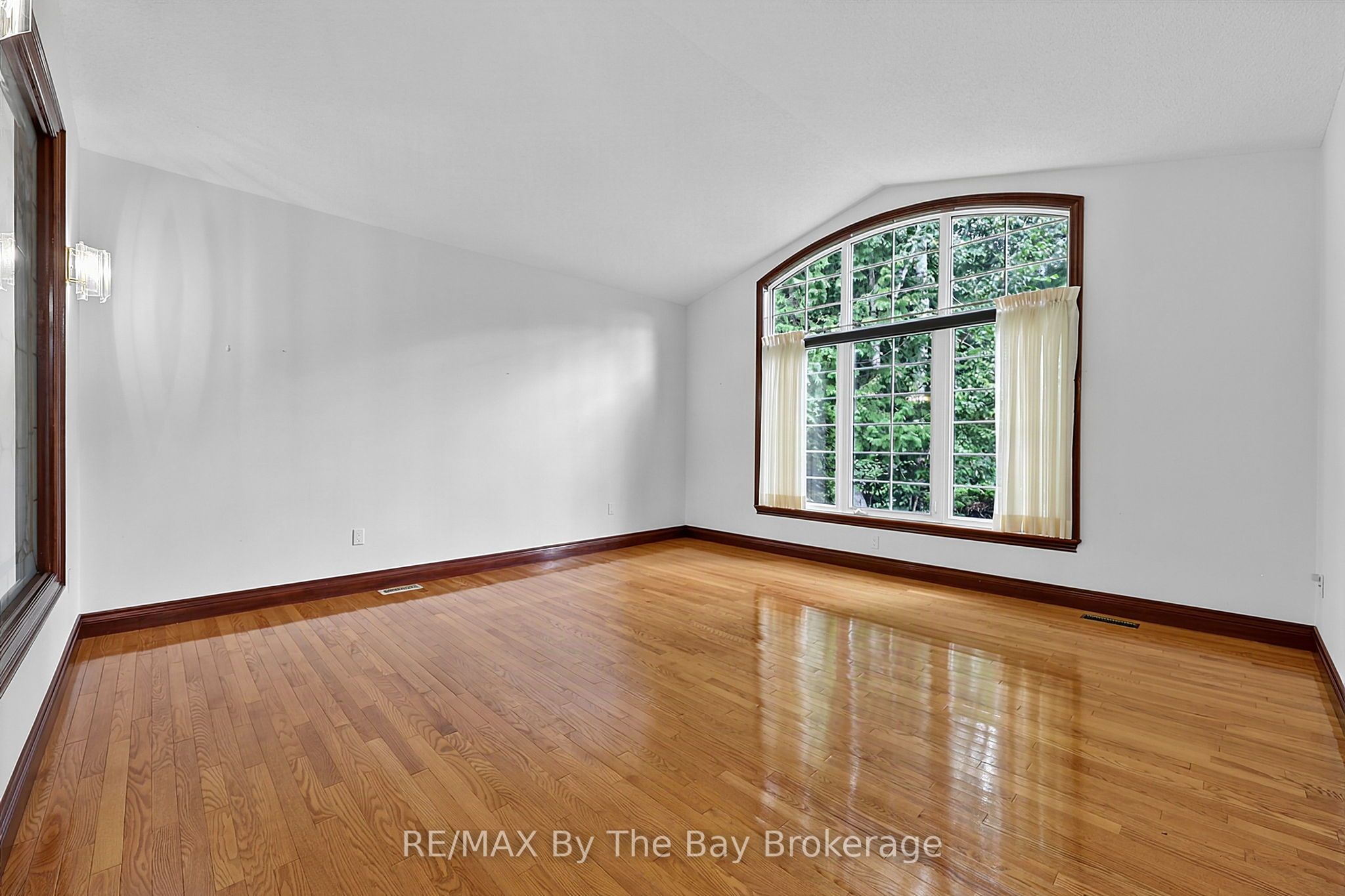 90 Goldfinch Crescent Property Photo 13