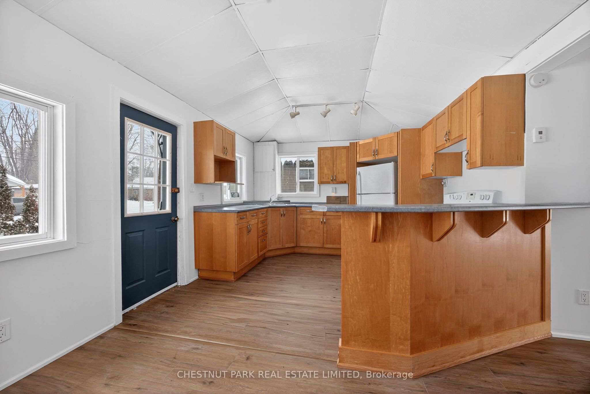 3410 Beachview Avenue Property Photo 2