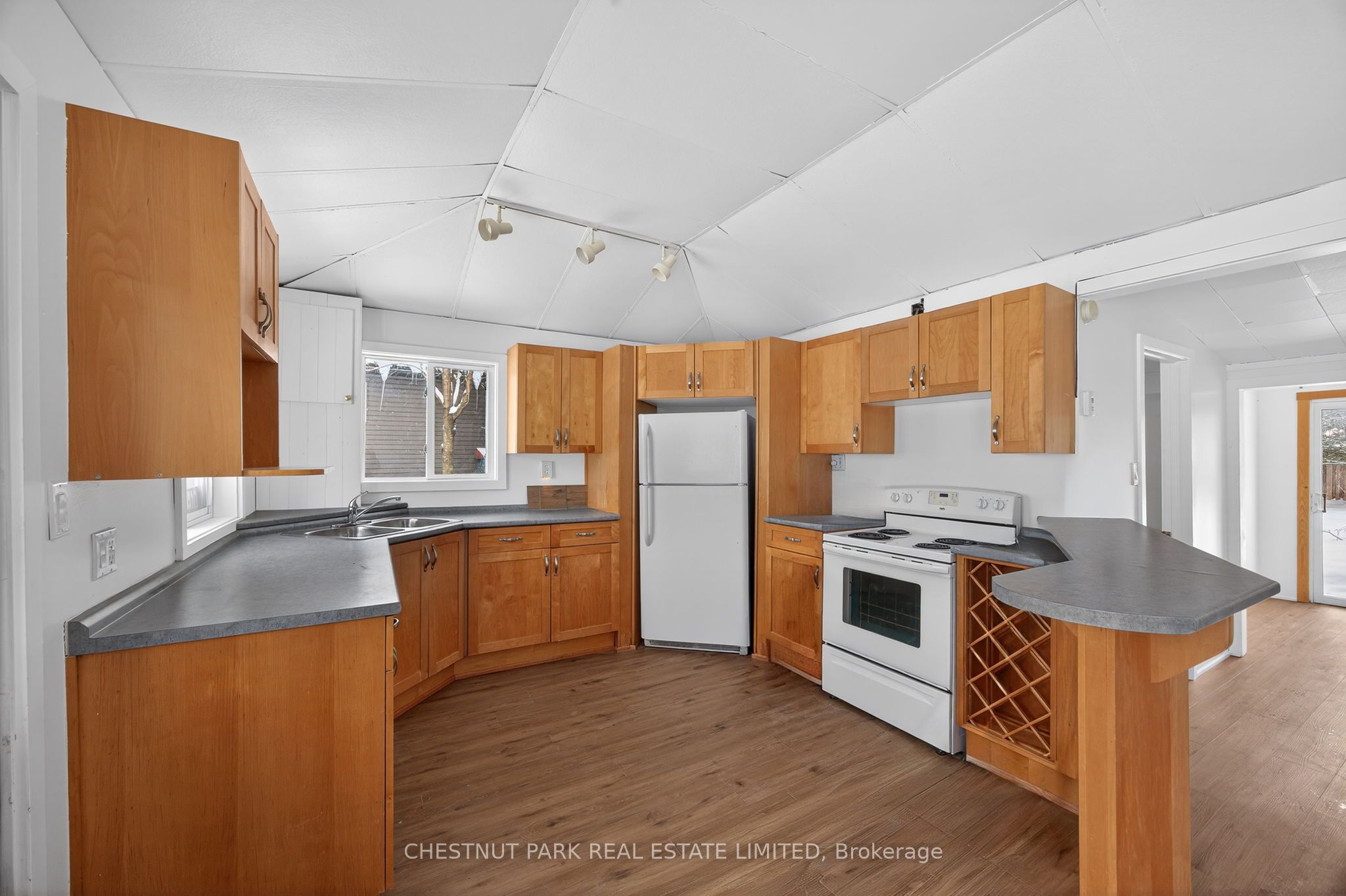 3410 Beachview Avenue Property Photo 3
