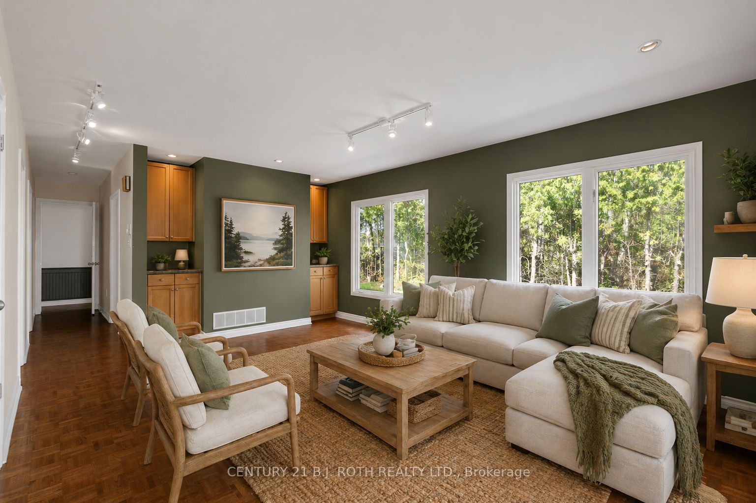 49 Lakeshore Road E Property Photo 6