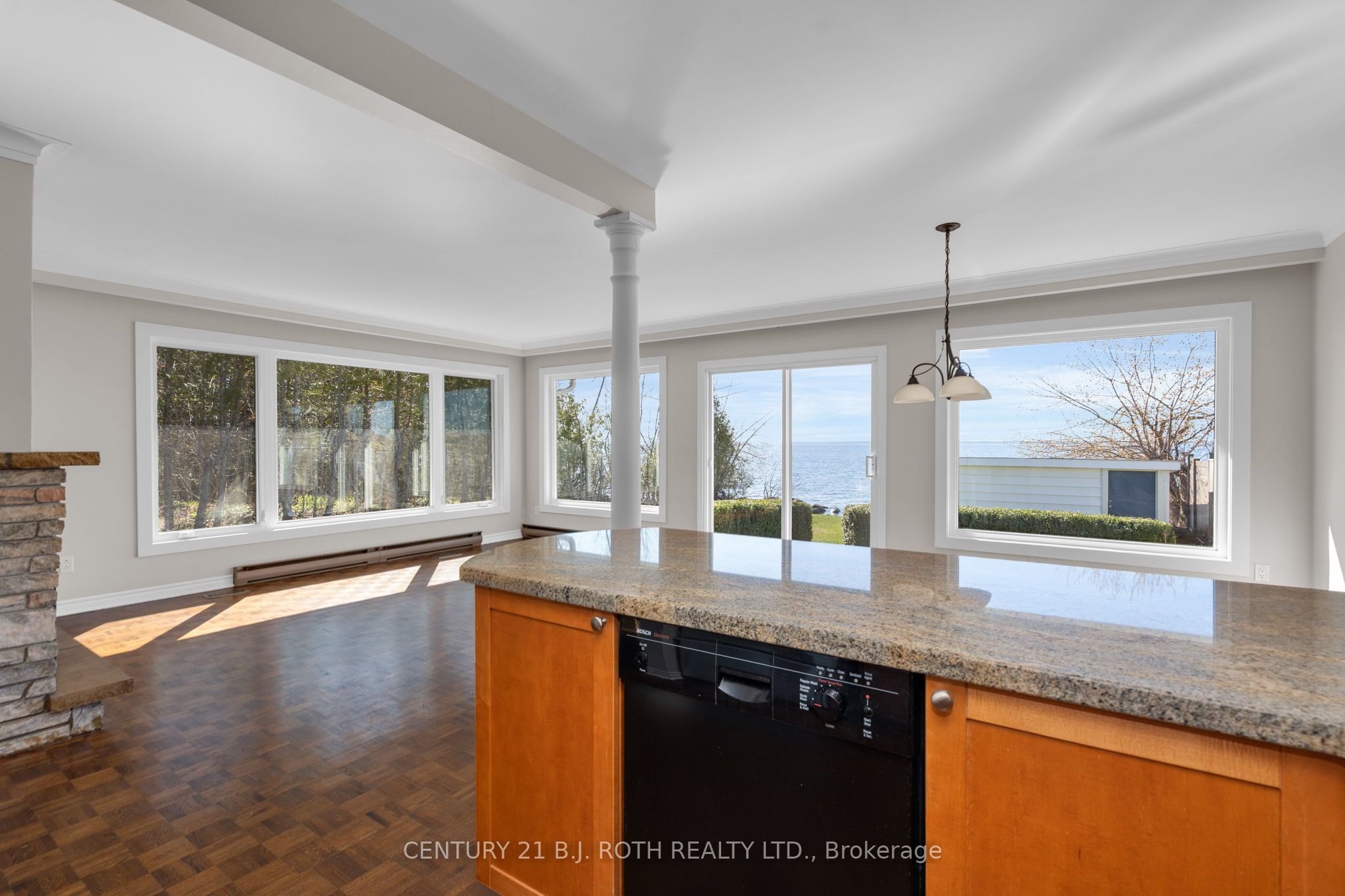 49 Lakeshore Road E Property Photo 10