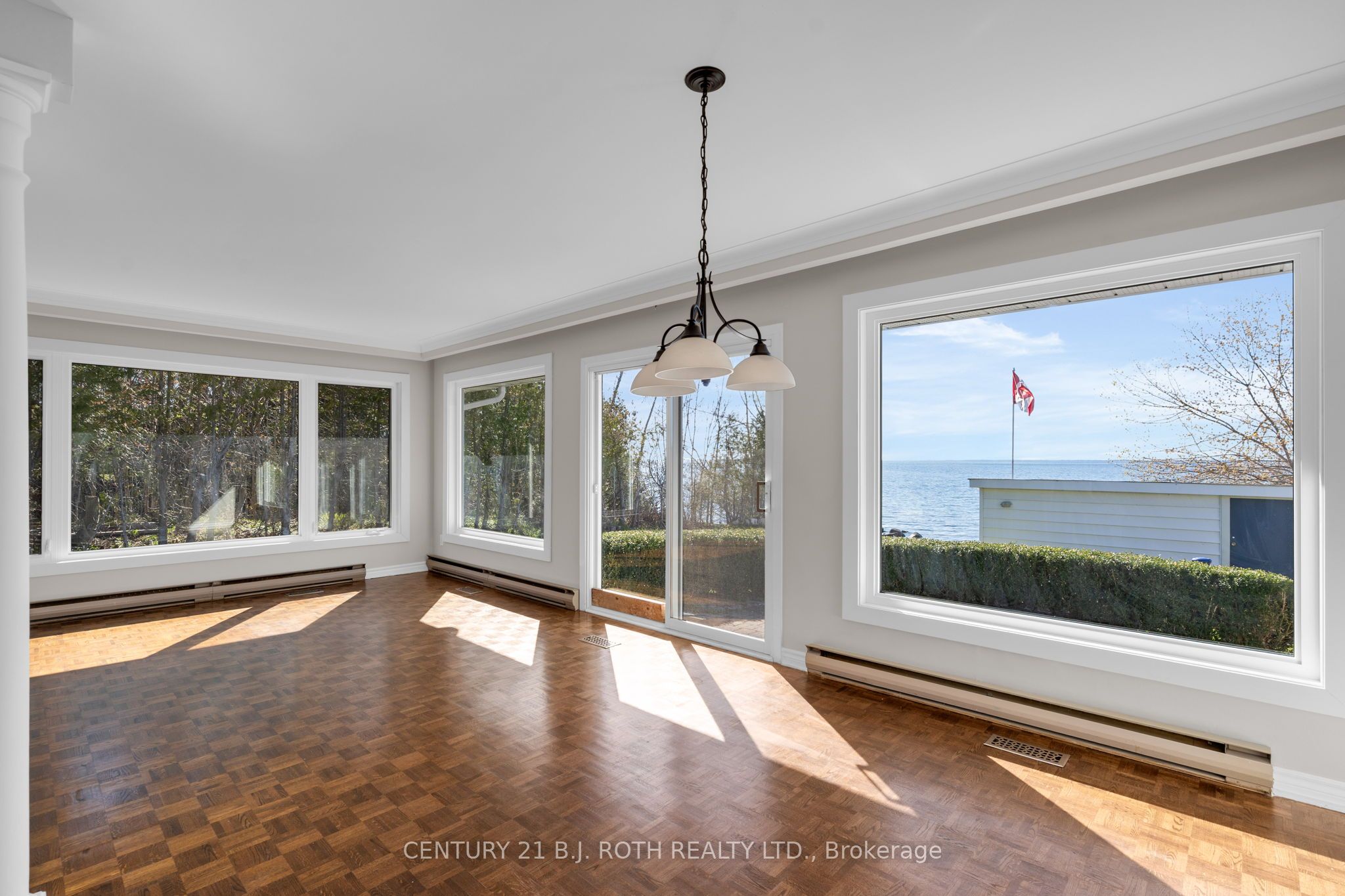 49 Lakeshore Road E Property Photo 13
