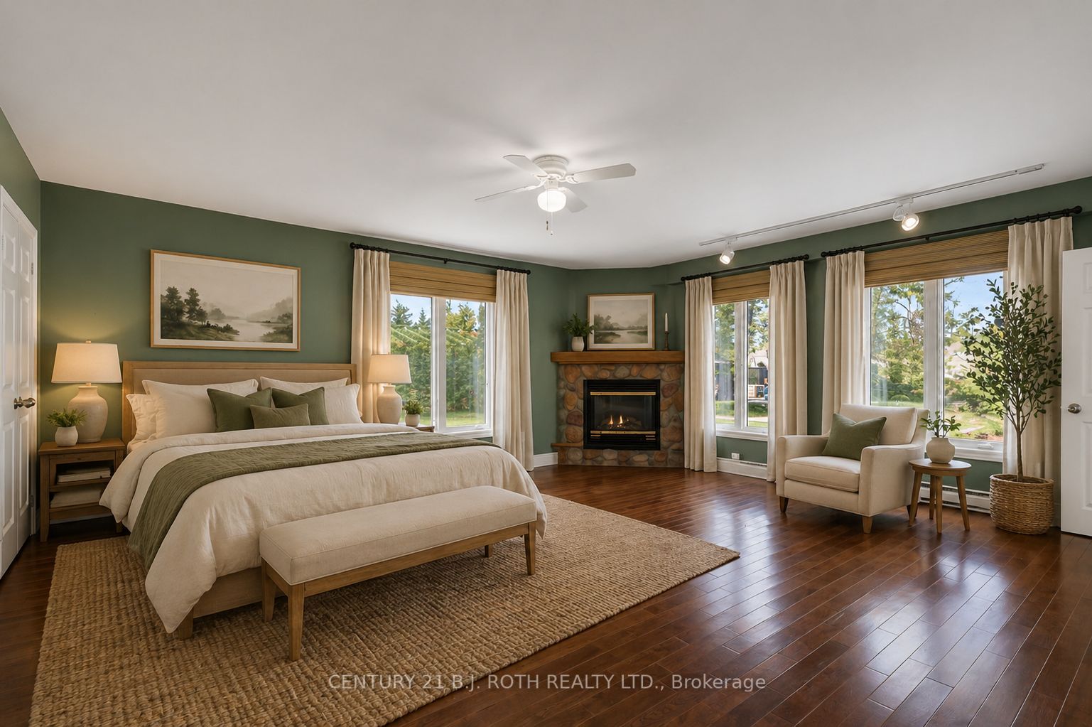 49 Lakeshore Road E Property Photo 17