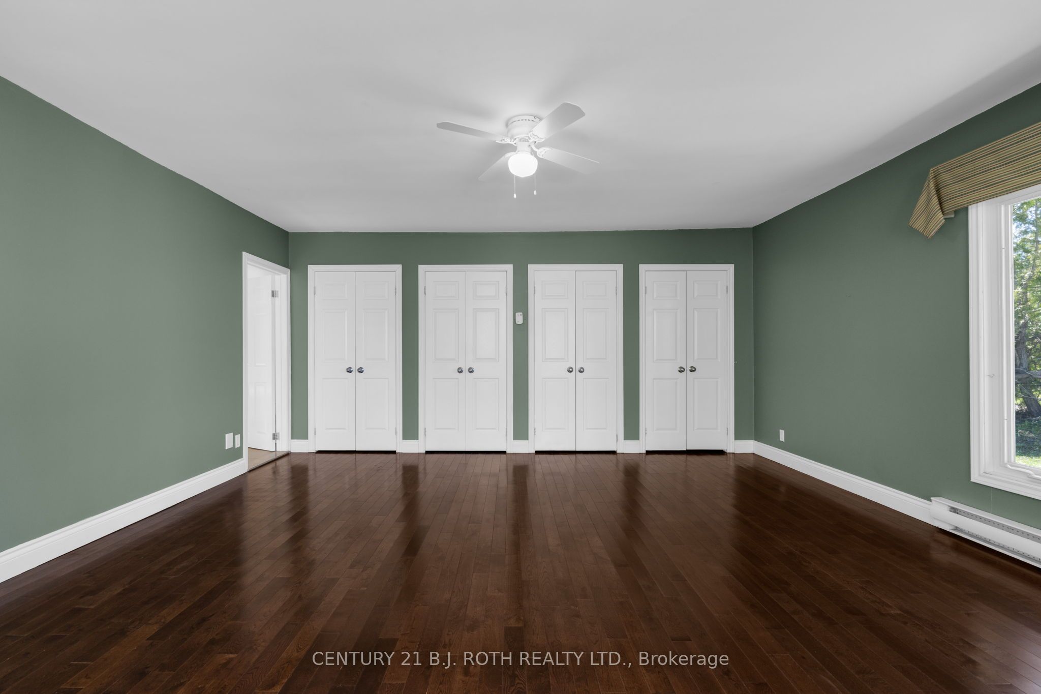 49 Lakeshore Road E Property Photo 19