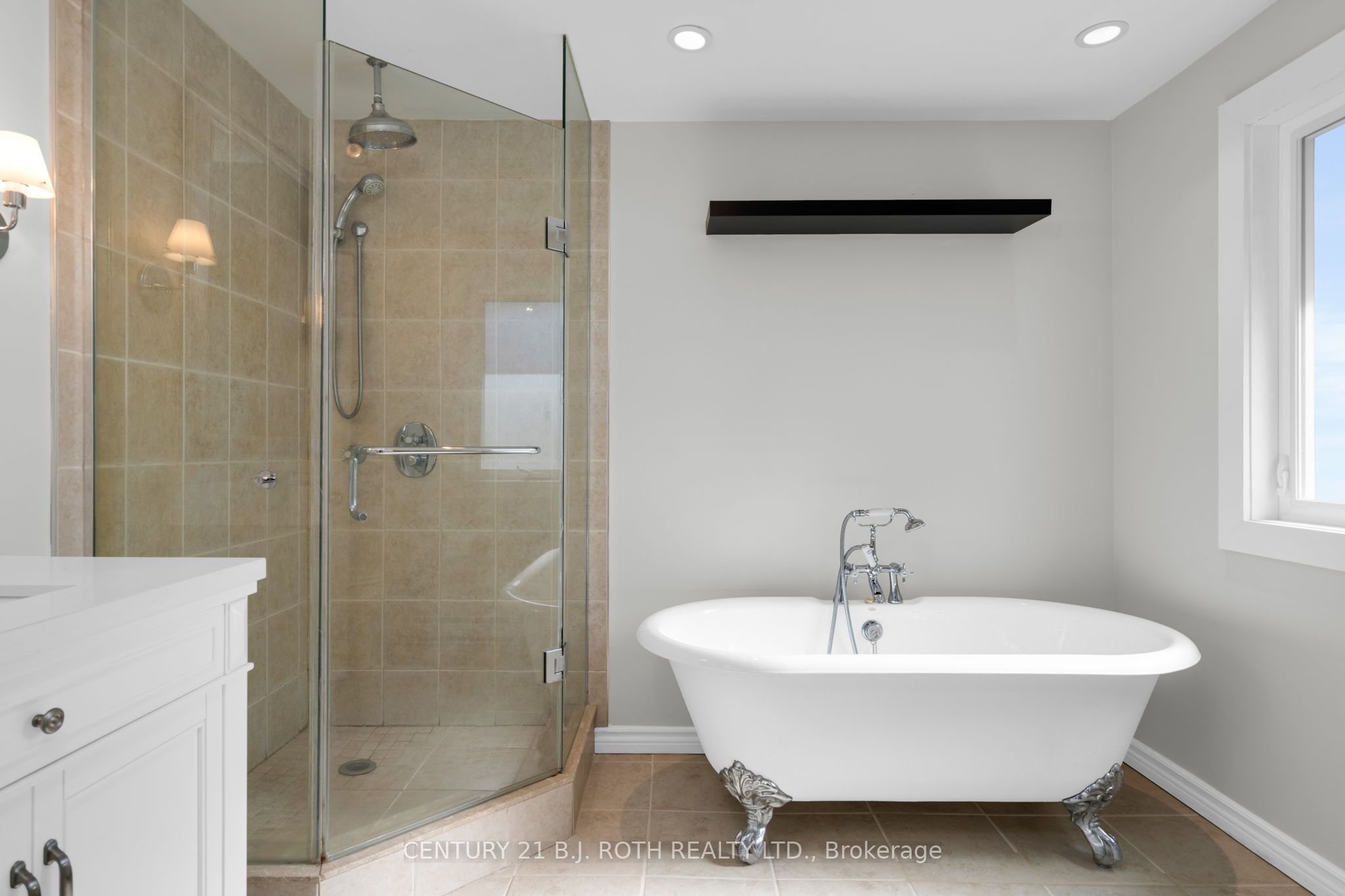 49 Lakeshore Road E Property Photo 20