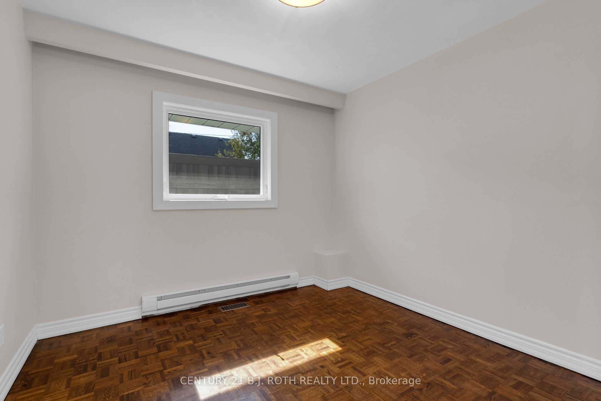 49 Lakeshore Road E Property Photo 21