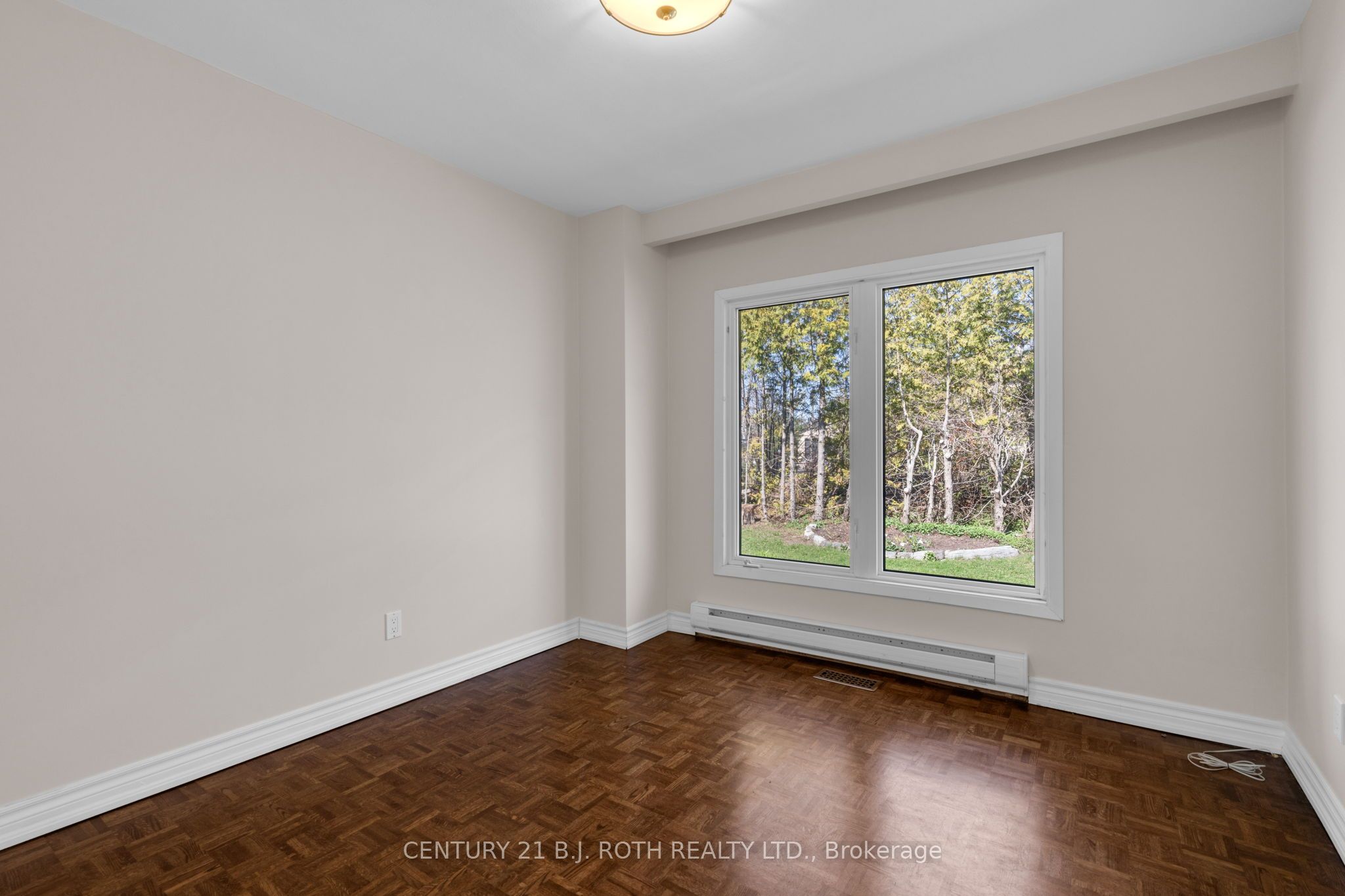 49 Lakeshore Road E Property Photo 23