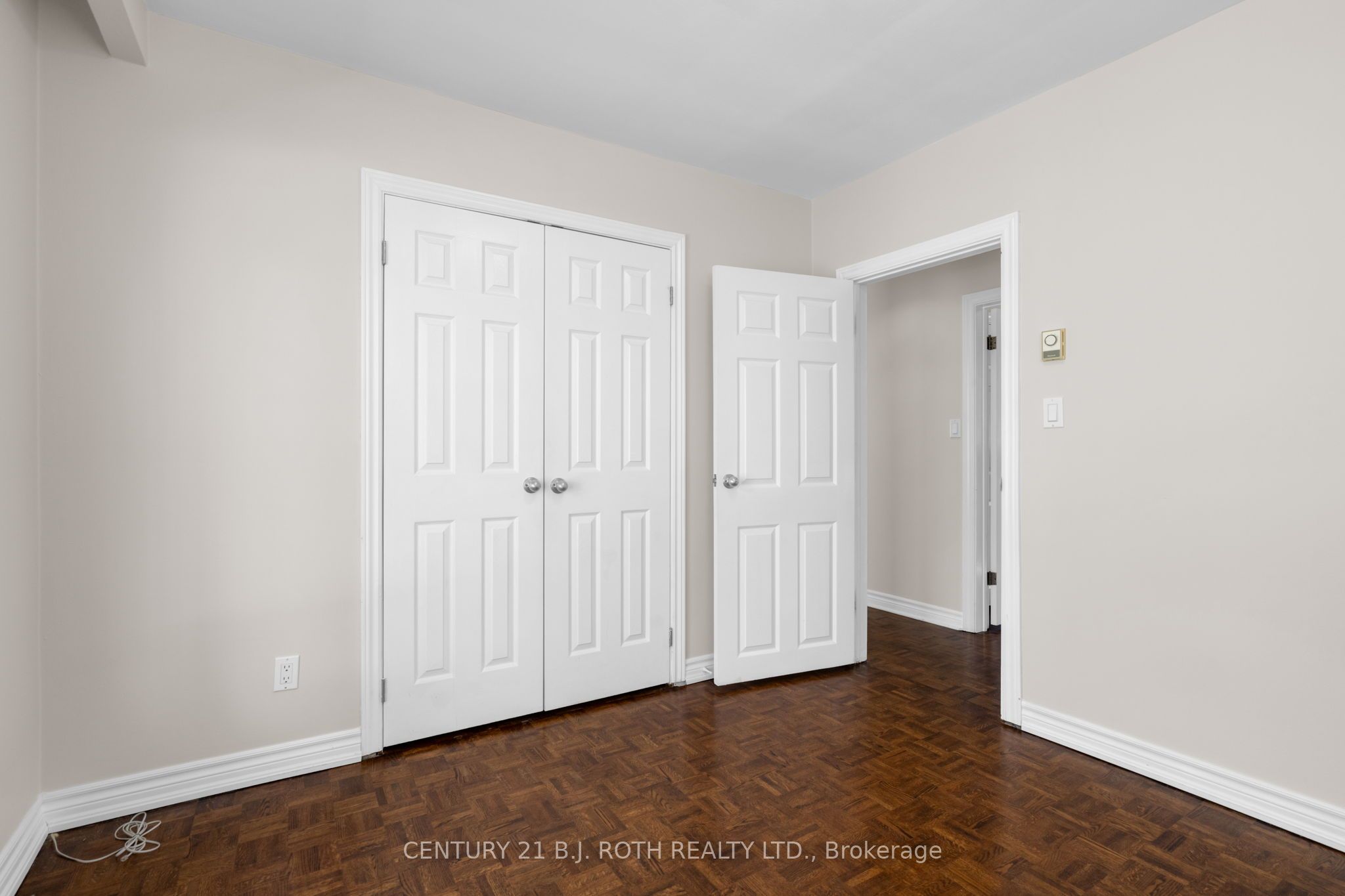 49 Lakeshore Road E Property Photo 24